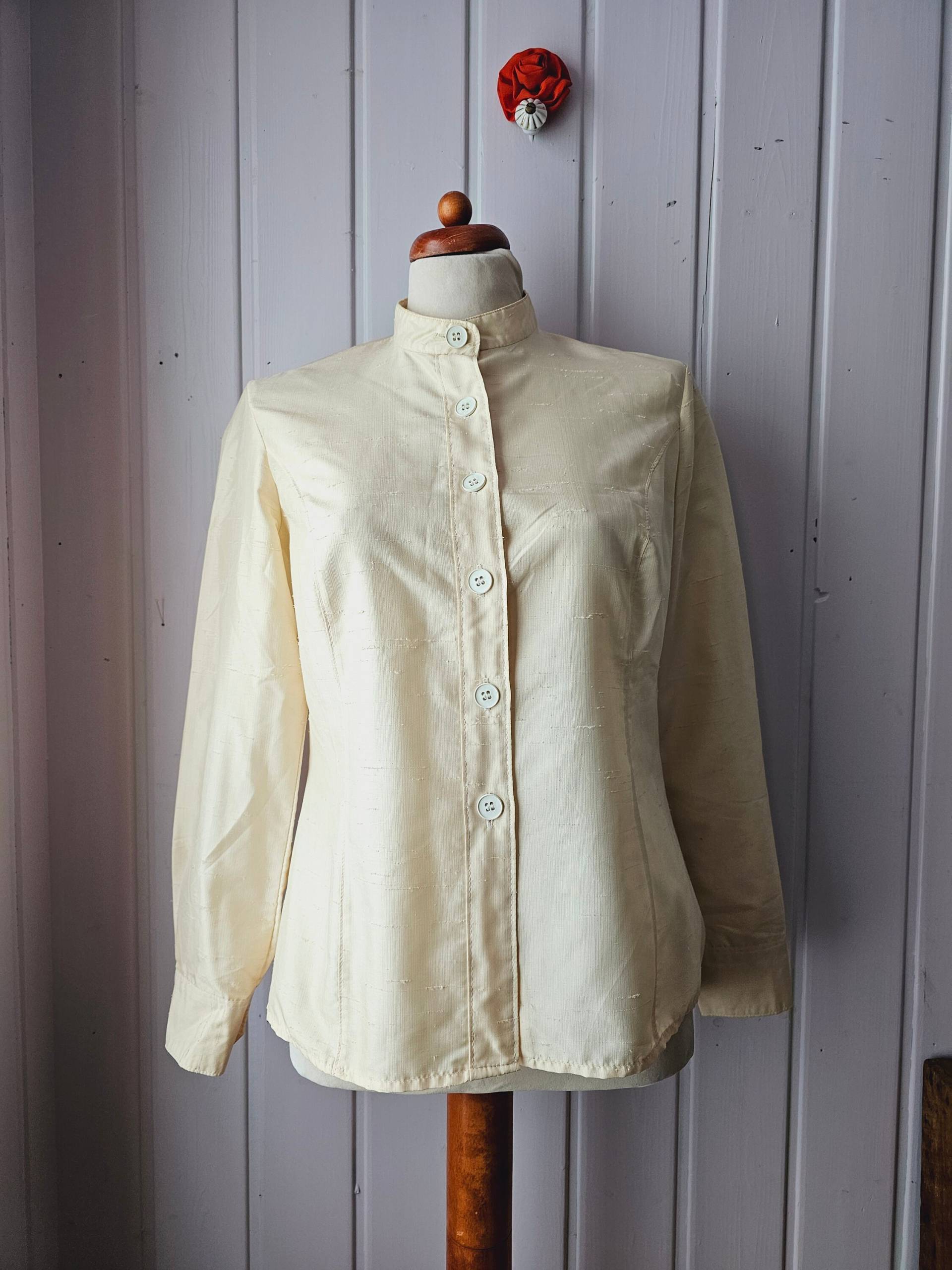 Vintage Bluse Mit Kleinem Stehkragen 60Er, Gr.36/38 von CostumeLoveRealities