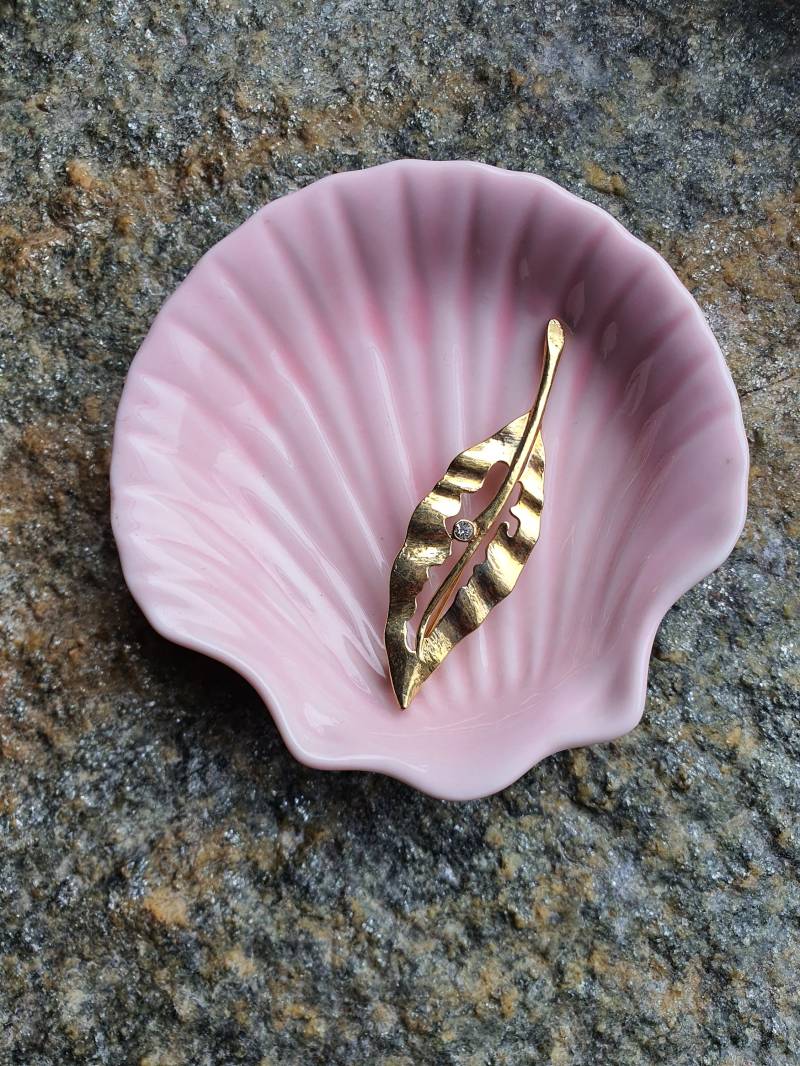 Vintage Brosche, Blatt Mit Kleinem Zirkon Vintage Brosche, Blatt Mit Kleinem Zirkon von CostumeLoveRealities