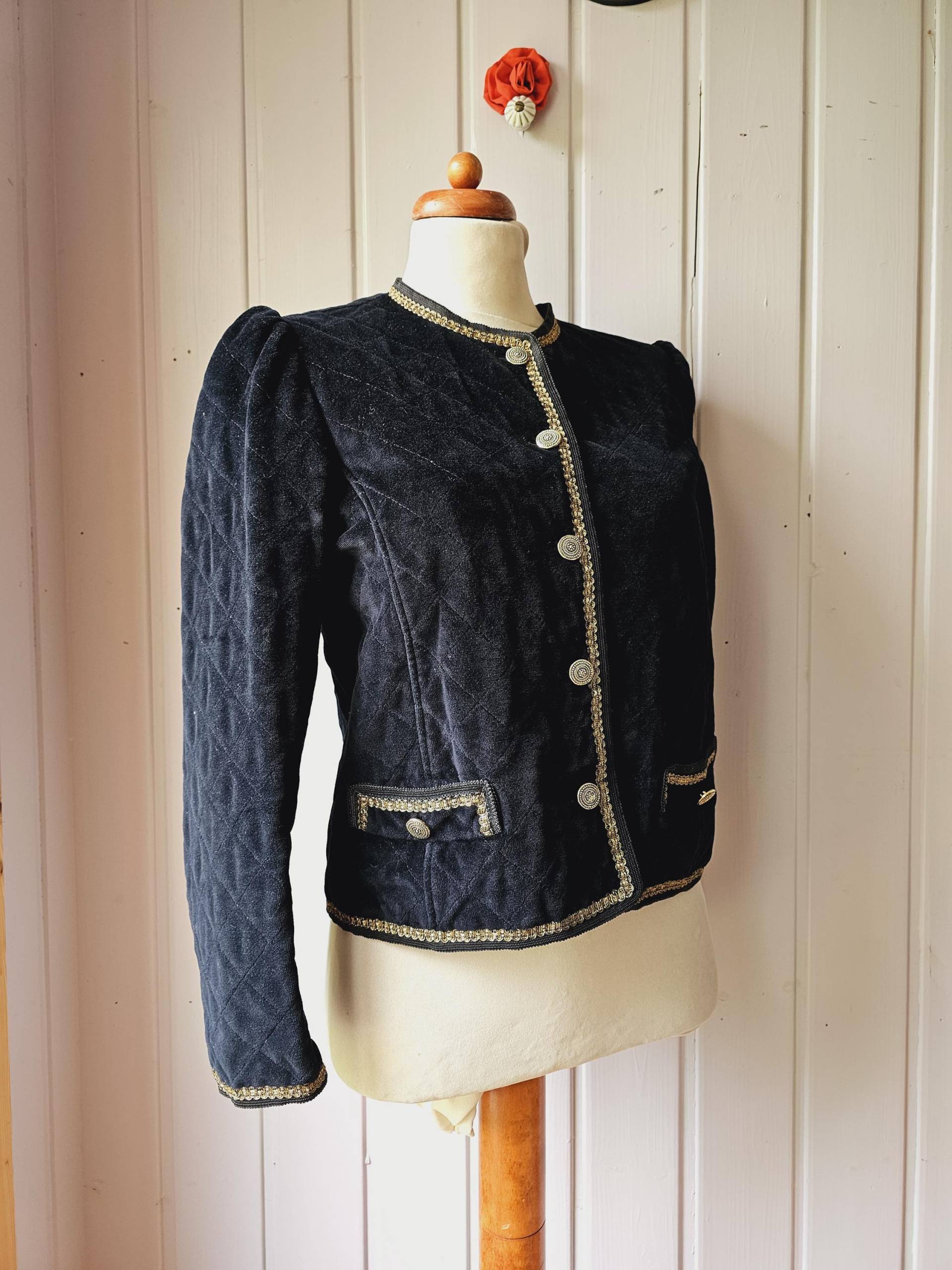 Vintage Samtjacke Mit Goldenem Besatz Gr.40/42 von CostumeLoveRealities