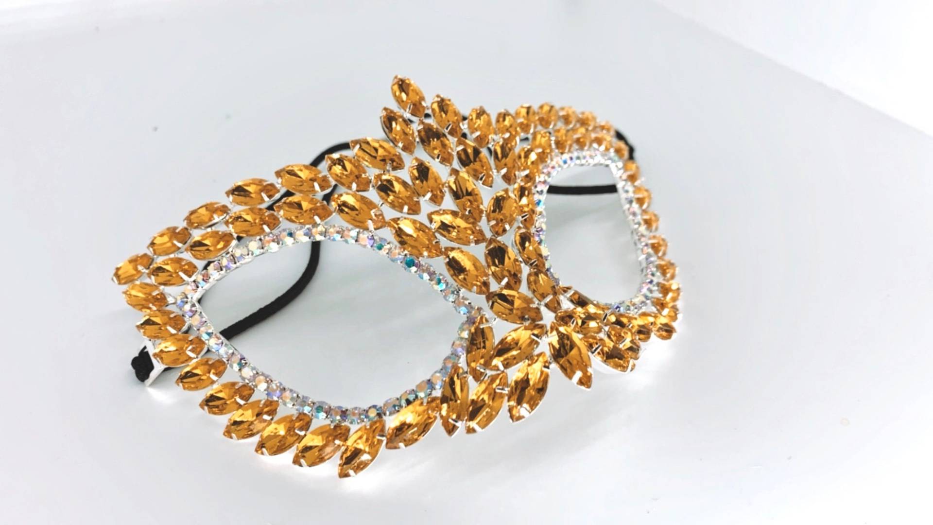 Gold Strass Maske von CostumeSupply