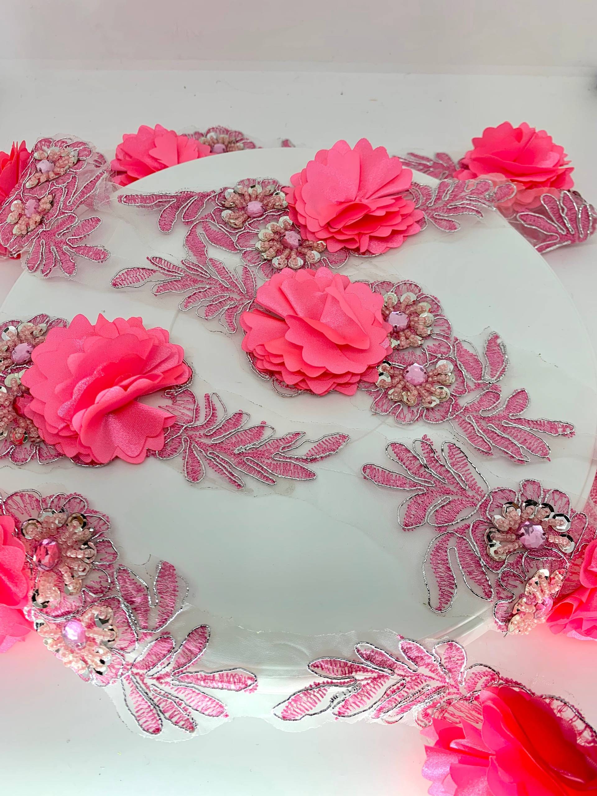 Neue Blumen Perlenbesatz 3 D Applikation Für Kostüm in 6 Farben von CostumeSupply