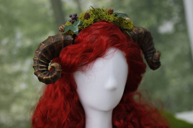 Faun Hörner Kopfschmuck Druide Widderhorn Stirnband Wald Cosplay Fee Waldelfe von CostureroReal