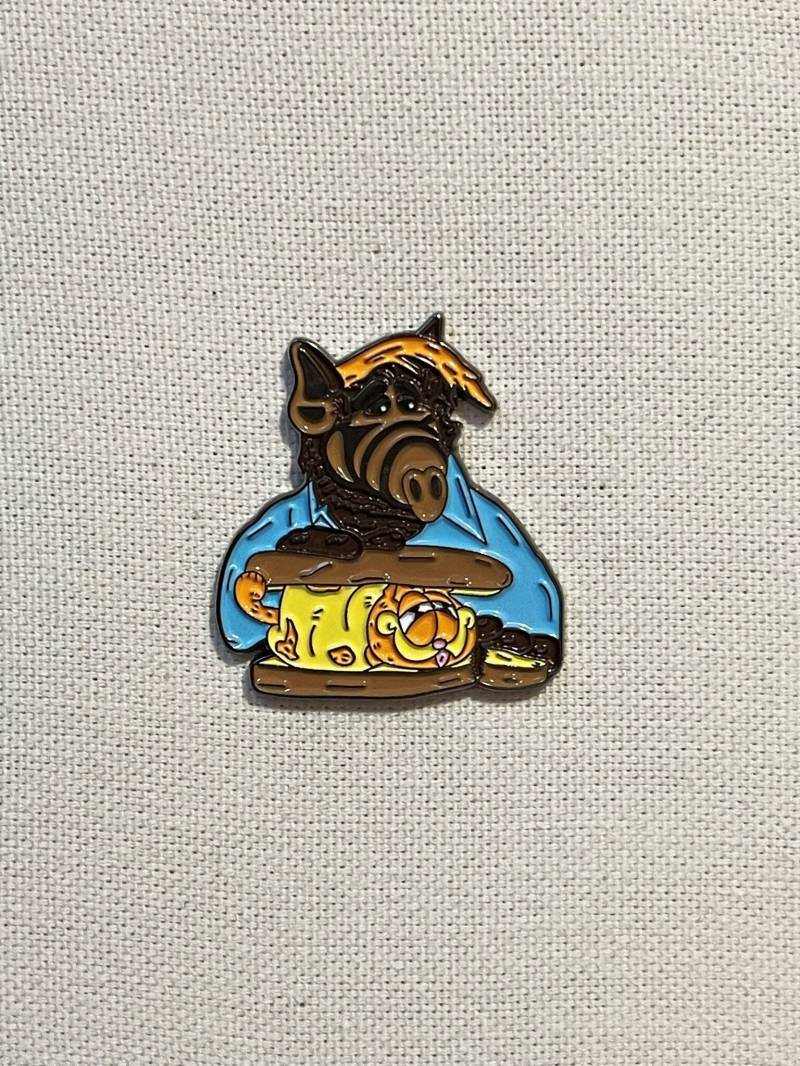 Alf Garfield Vintage Cartoon 80Er 90Er Metall Emaille Pin Anstecker Alien Cat Sandwich Anstecknadel Tasche Rucksack Abzeichen Accessoire Alf Garfield Vintage Cartoon 80Er 90Er Metall Emaille Pin Anstecker Alien Cat Sandwich Anstecknadel Tasche Rucksack Abzeichen Accessoire von CosyIslandLiving