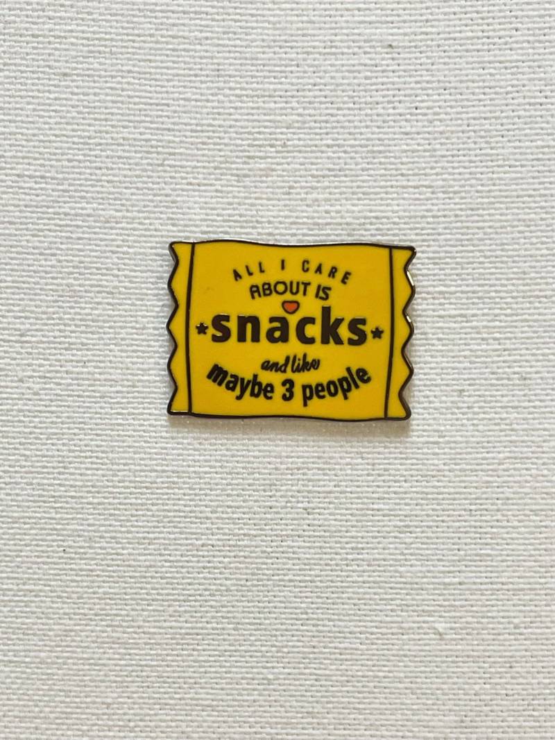 All I Care Over Is Snacks Und Like Vielleicht 3 Personen Metall Emaille Herstellen Pin Anstecker Schild Humor All I Care Over Is Snacks Und Like Vielleicht 3 Personen Metall Emaille Herstellen Pin Anstecker Schild Humor von CosyIslandLiving