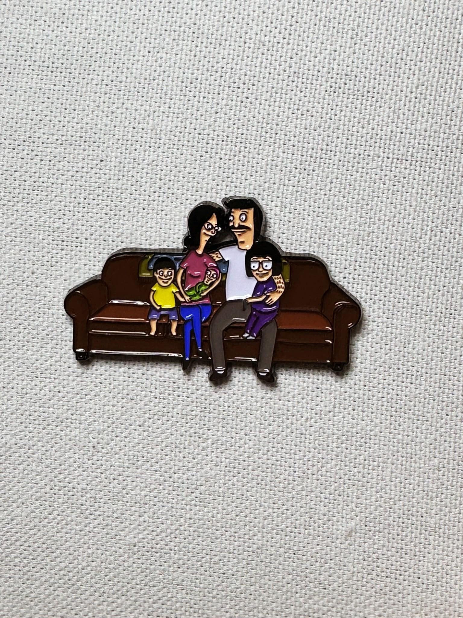 Bob's Burgers - Die Junge Familie Belcher Metall Emaille Pin Anstecker Anstecknadel Tasche Rucksack Abzeichen Anhänger Bob's Burgers - Die Junge Familie Belcher Metall Emaille Pin Anstecker Anstecknadel Tasche Rucksack Abzeichen Anhänger von CosyIslandLiving