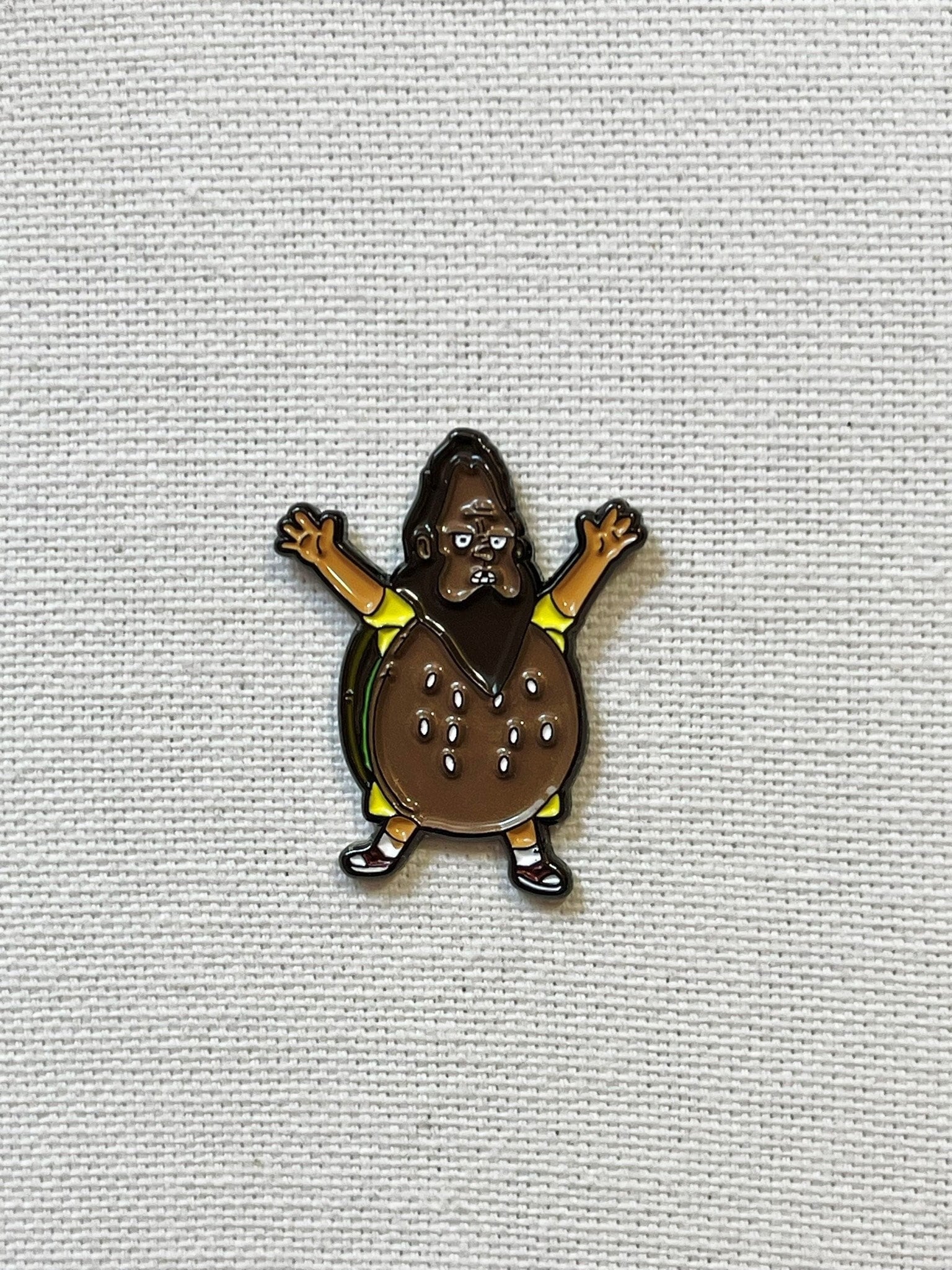 Bob's Burgers - Gene Belcher Beefsquatch Burger Kostüm Metall Emaille Pin Anstecker Versehen Bob's Burgers - Gene Belcher Beefsquatch Burger Kostüm Metall Emaille Pin Anstecker Versehen von CosyIslandLiving