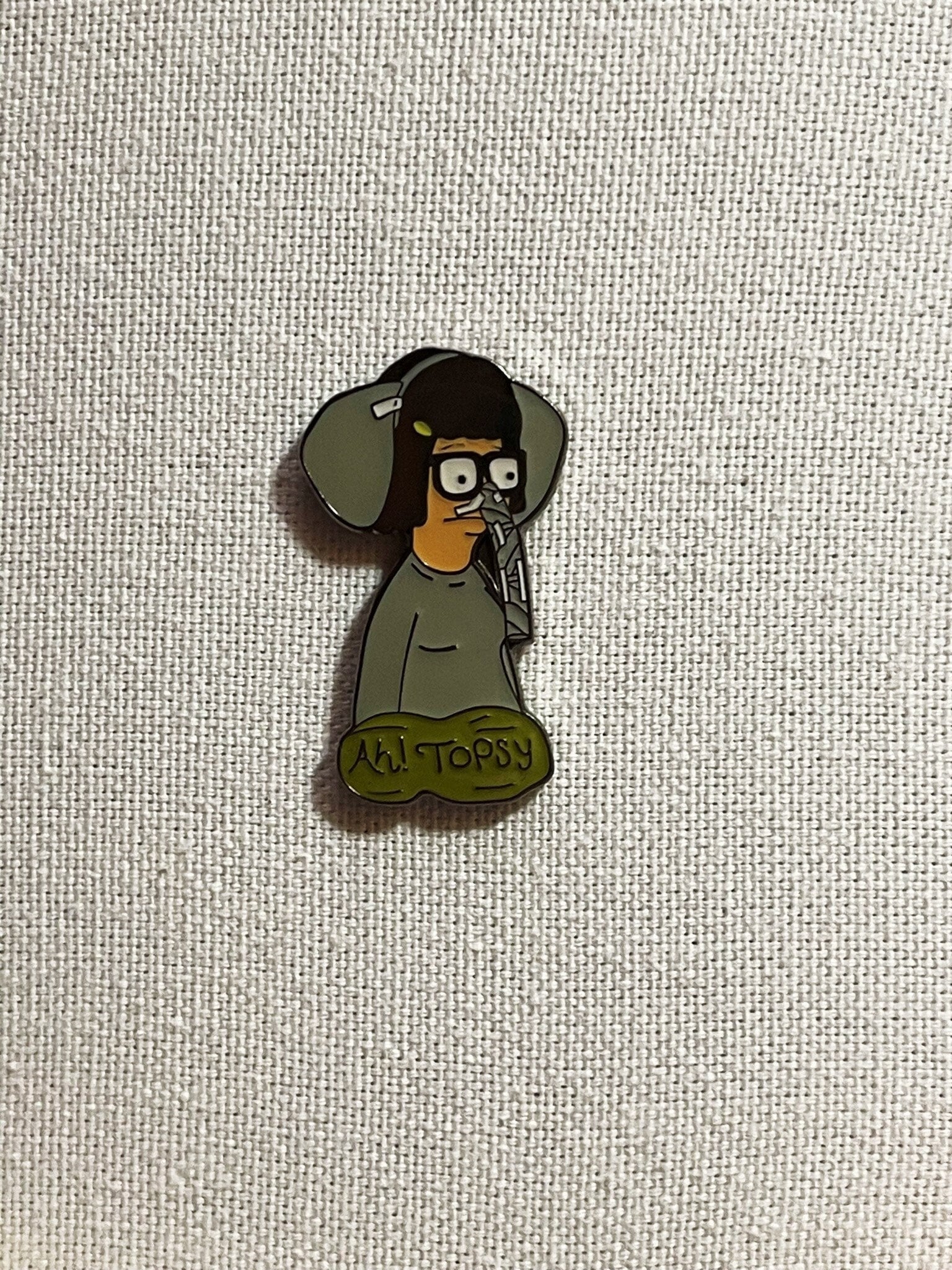 Bob's Burgers - Tina Belcher Ah Tospy Metall Emaille Pin Anstecker Elefant Kostüm Anstecknadel Tasche Rucksack Abzeichen Accessoire Bob's Burgers - Tina Belcher Ah Tospy Metall Emaille Pin Anstecker Elefant Kostüm Anstecknadel Tasche Rucksack Abzeichen Accessoire von CosyIslandLiving