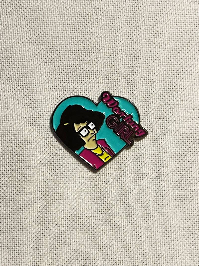 Bob's Burgers - Tina Belcher -Working Girl Metall Emaille Pin Anstecker Anstecknadel Tasche Rucksack Abzeichen Accessoire von CosyIslandLiving