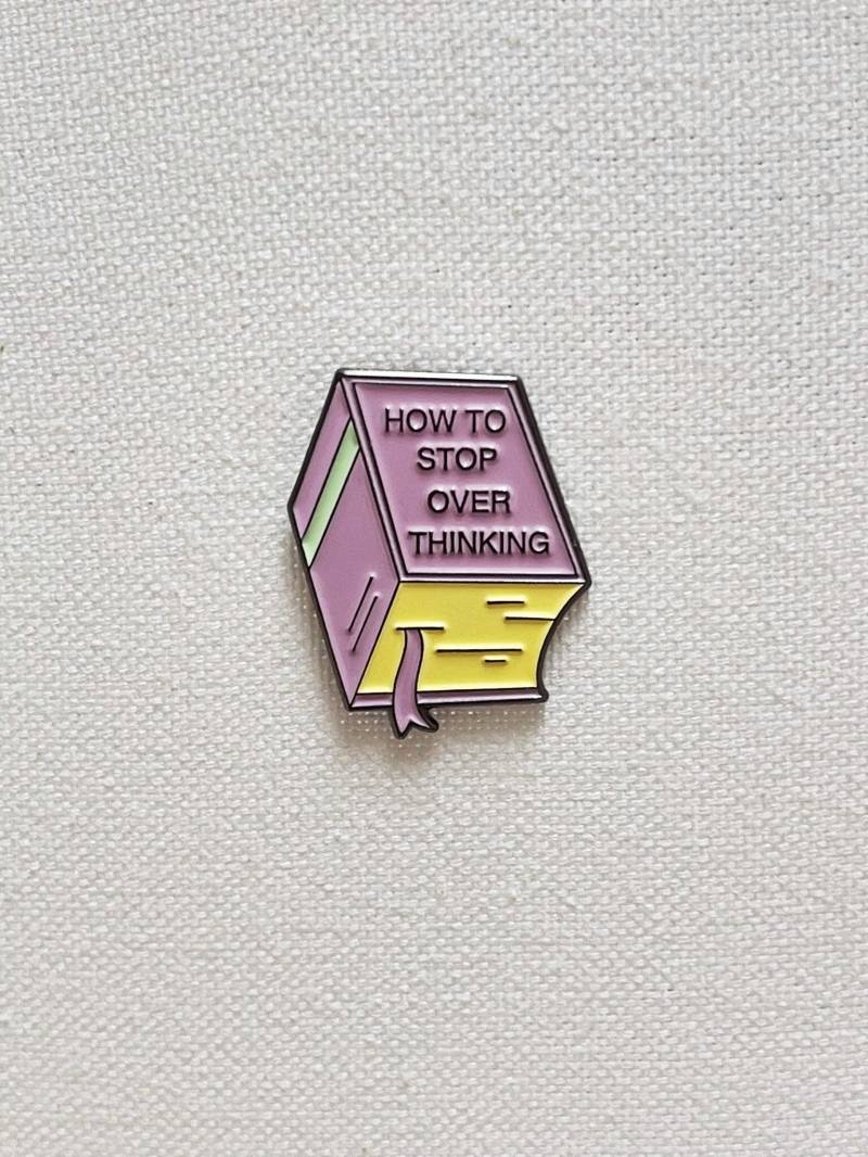 Buch How To Stop Overthinking Metall Emaille Pin Anstecker Ausgestattet Anstecknadel Tasche Rucksack Badge Accessoire Buch How To Stop Overthinking Metall Emaille Pin Anstecker Ausgestattet Anstecknadel Tasche Rucksack Badge Accessoire von CosyIslandLiving
