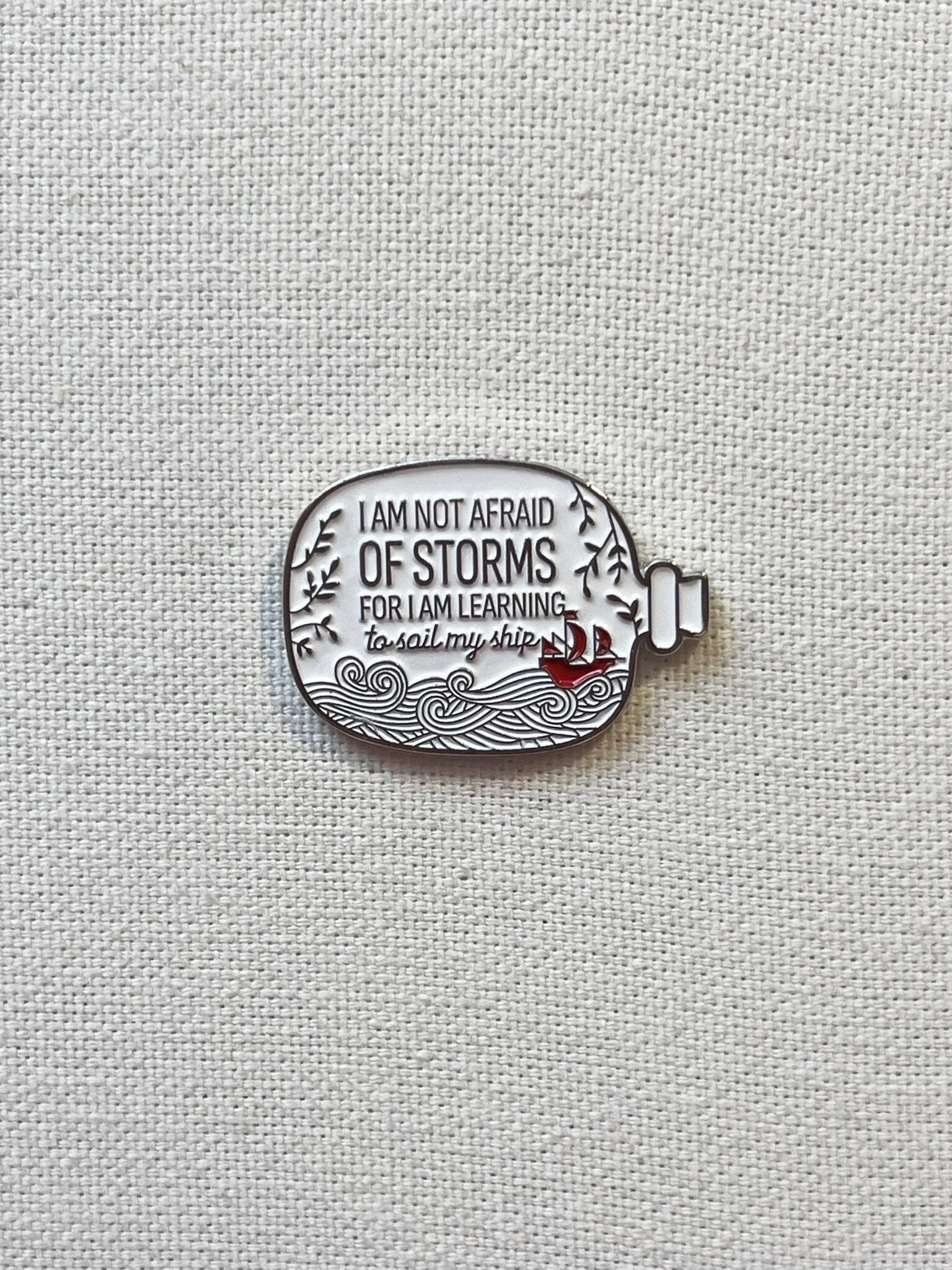 Buddelschiff Flaschenschiff Mit Spruch Metall Emaille Pin Anstecker Ausgestattet Anstecknadel Tasche Rucksack Abzeichen Accessoire Buddelschiff Flaschenschiff Mit Spruch Metall Emaille Pin Anstecker Ausgestattet Anstecknadel Tasche Rucksack Abzeichen Accessoire von CosyIslandLiving
