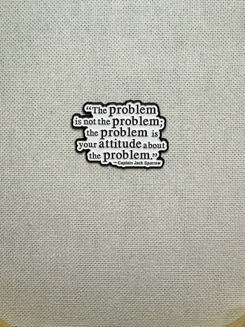 Das Problem Ist Nicht Das Spruch Metall Emaille Pin Anstecker Anstecknadel Tasche Rucksack Abzeichen Accessoire von CosyIslandLiving