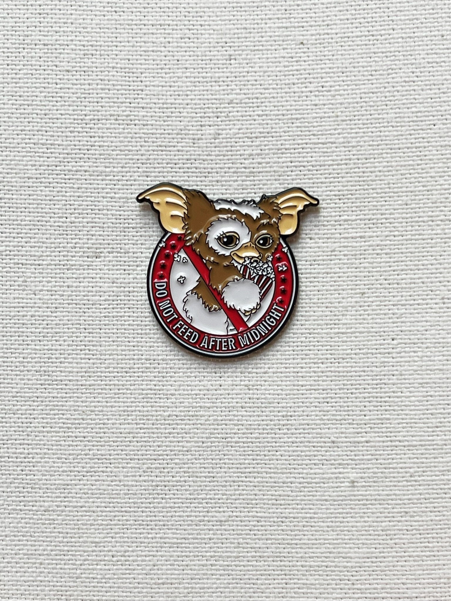 Do Not Feed After Midnight Metall Emaille Pin Anstecker Anstecknadel Tasche Rucksack Abzeichen Accessoire Do Not Feed After Midnight Metall Emaille Pin Anstecker Anstecknadel Tasche Rucksack Abzeichen Accessoire von CosyIslandLiving