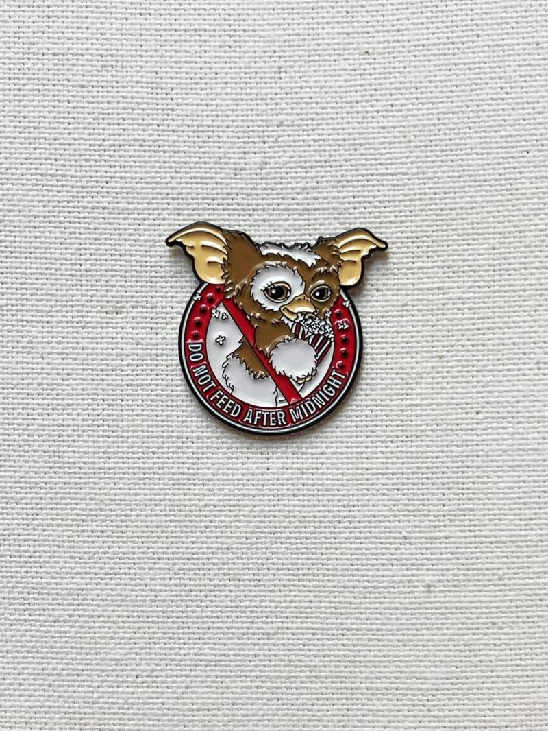 Do Not Feed After Midnight Metall Emaille Pin Anstecker Anstecknadel Tasche Rucksack Abzeichen Accessoire Do Not Feed After Midnight Metall Emaille Pin Anstecker Anstecknadel Tasche Rucksack Abzeichen Accessoire von CosyIslandLiving