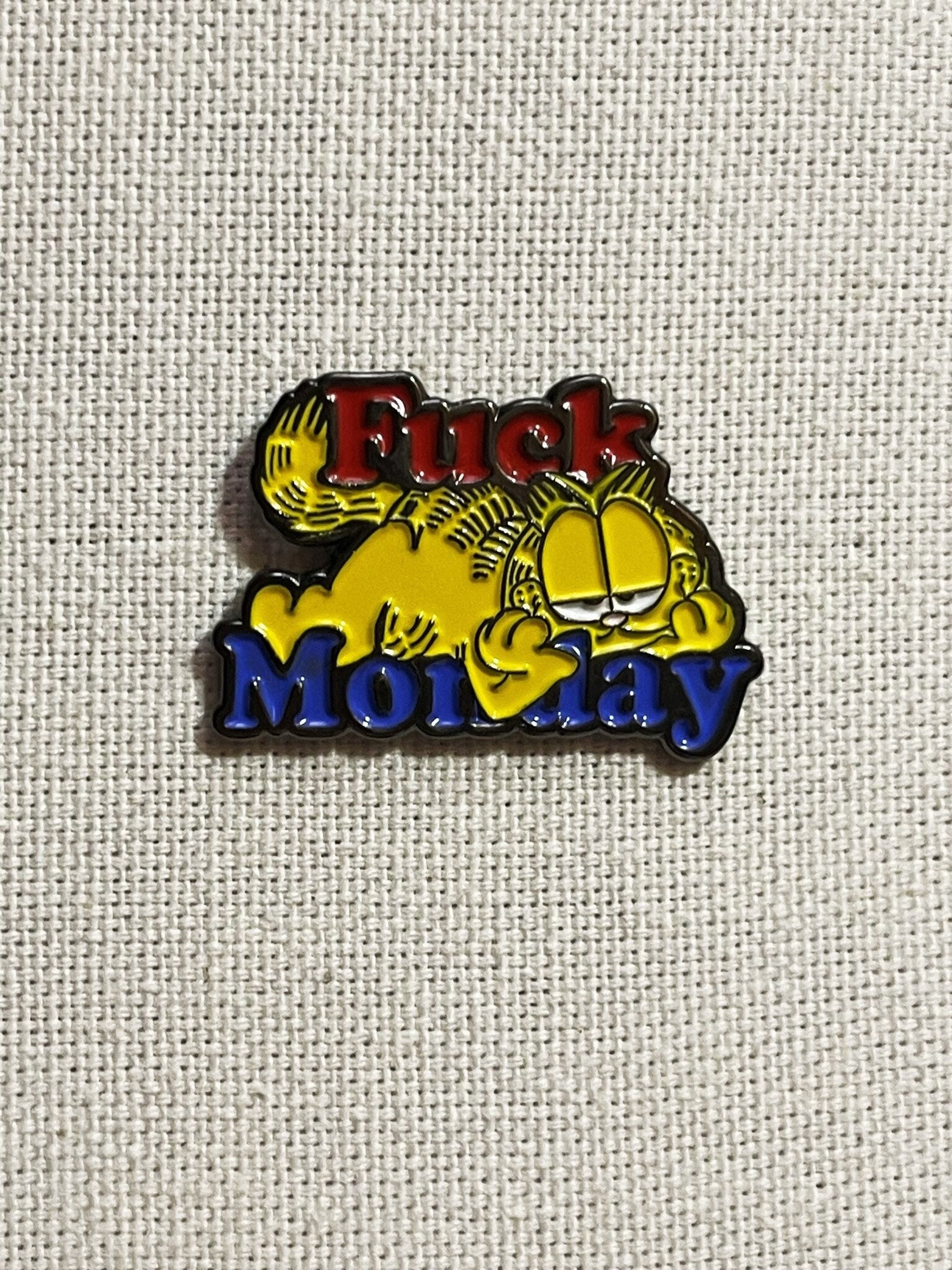 Fck Montag Vintage Comic Metall Emaille Pin Anstecker Anstecknadel Tasche Rucksack Abzeichen Accessoire Fck Montag Vintage Comic Metall Emaille Pin Anstecker Anstecknadel Tasche Rucksack Abzeichen Accessoire von CosyIslandLiving