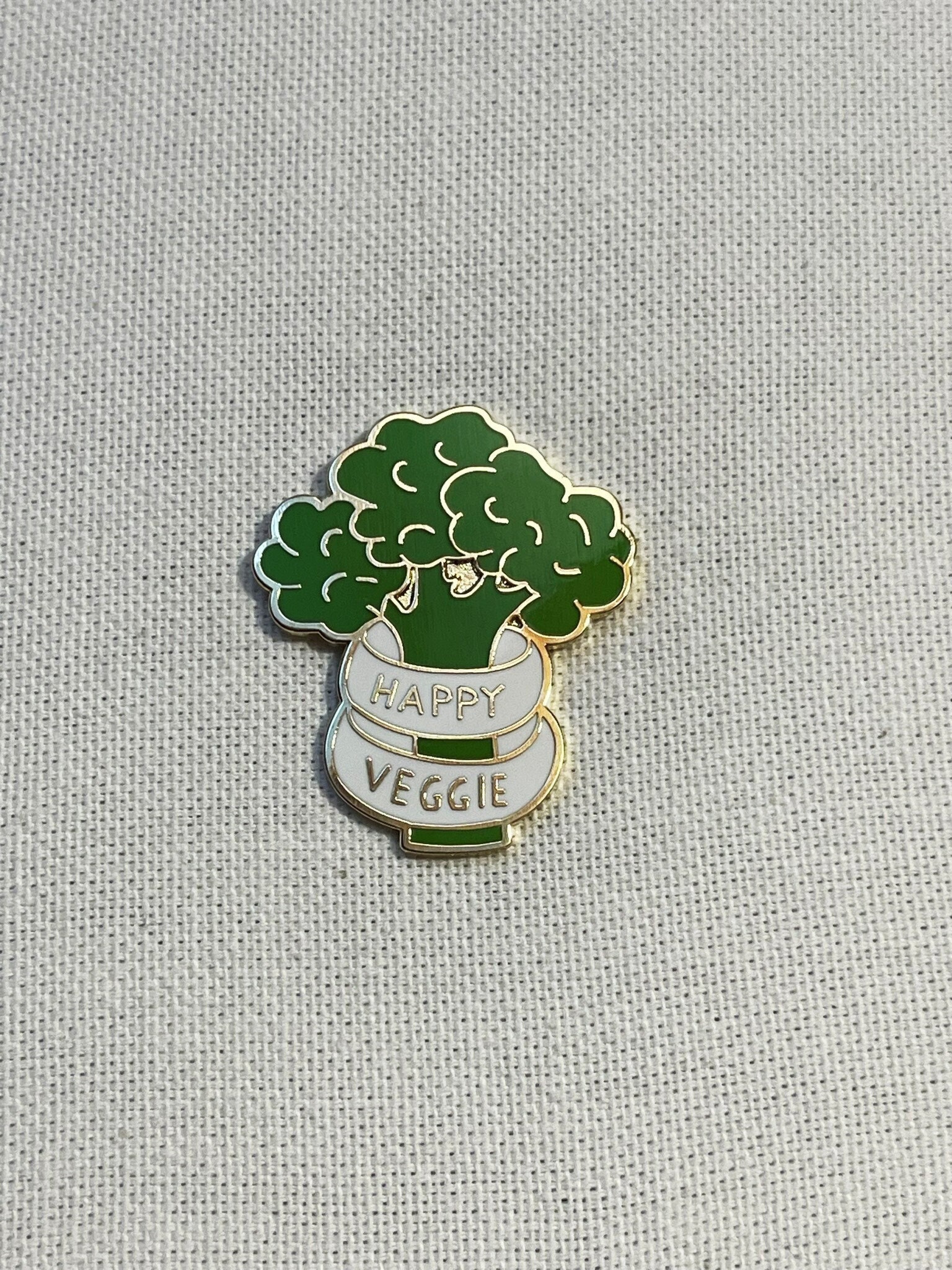 Happy Veggie Broccoli Metall Emaille Pin Anstecker Herstellen Brosche Anstecknadel Tasche Rucksack Abzeichen Accessoire Happy Veggie Broccoli Metall Emaille Pin Anstecker Herstellen Brosche Anstecknadel Tasche Rucksack Abzeichen Accessoire von CosyIslandLiving