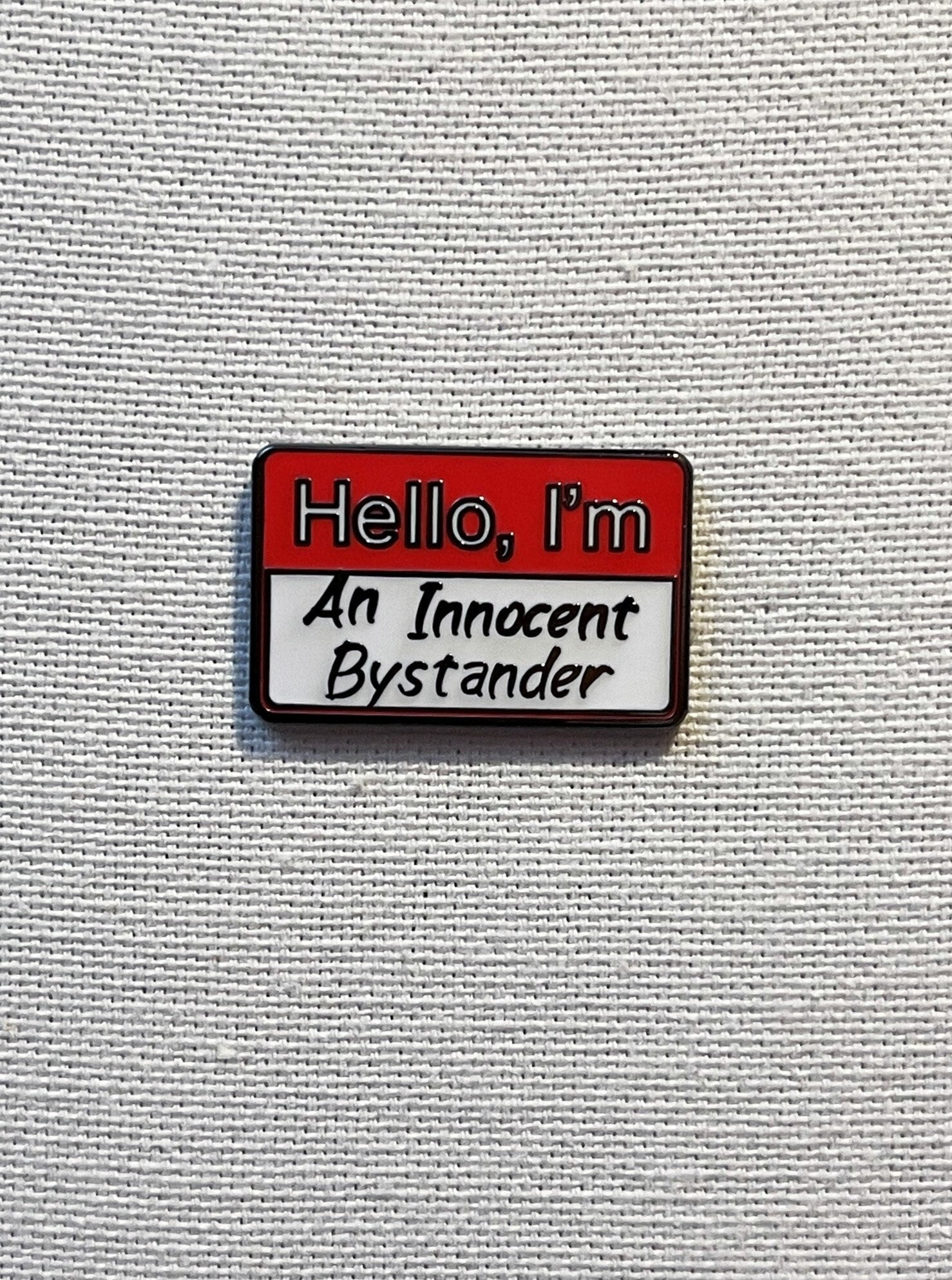 Hello I'm An Innocent Bystander Metall Emaille Pin Anstecker Versehen Namensschild Humor Anstecknadel Tasche Rucksack Badge Accessoire Hello I'm An Innocent Bystander Metall Emaille Pin Anstecker Versehen Namensschild Humor Anstecknadel Tasche Rucksack Badge Accessoire von CosyIslandLiving