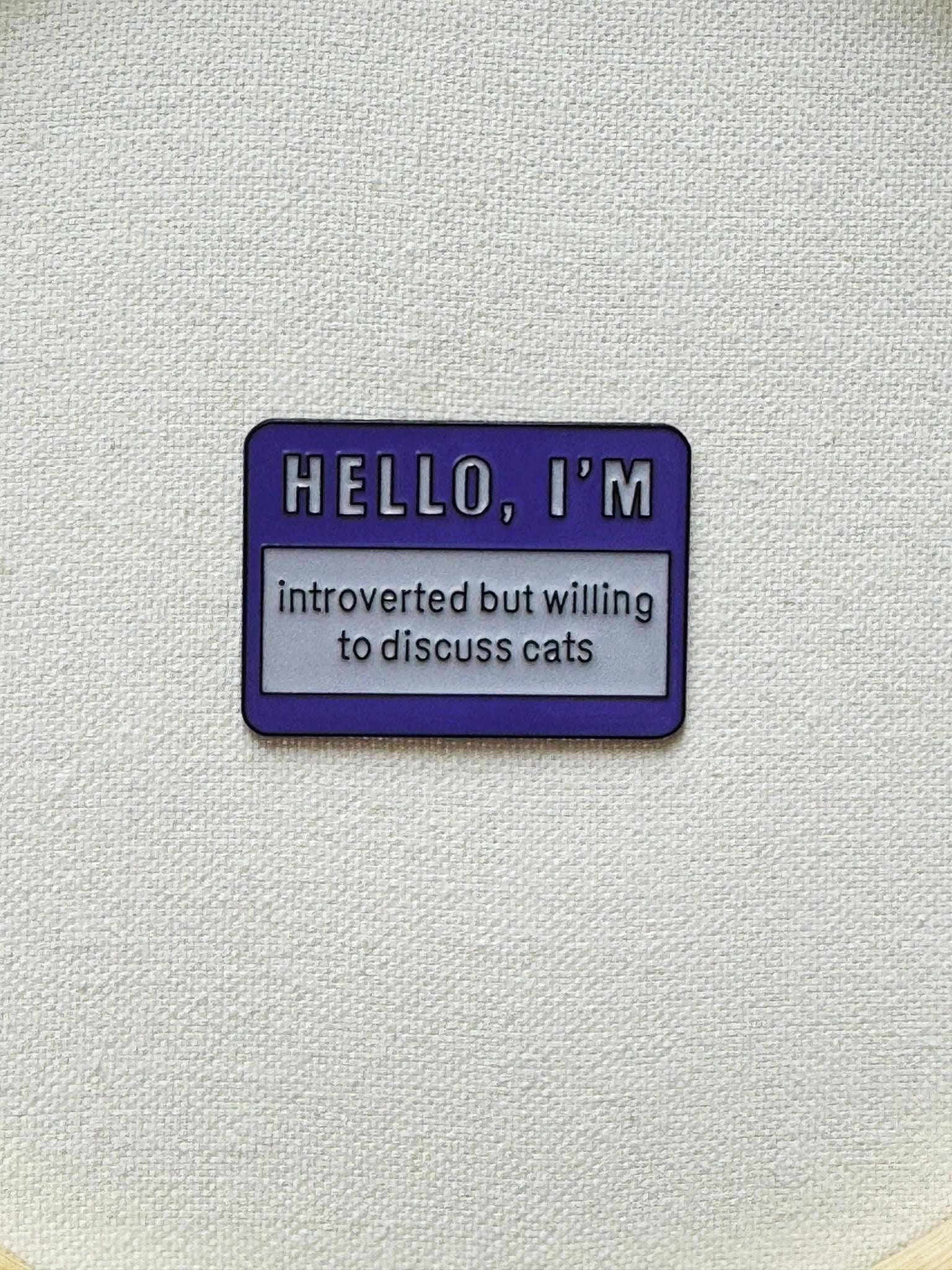Hello I'm Introverted But Willing To Discuss Cats Metall Emaille Pin Anstecker Introvertiert Humor Spruch Statement Hello I'm Introverted But Willing To Discuss Cats Metall Emaille Pin Anstecker Introvertiert Humor Spruch Statement von CosyIslandLiving