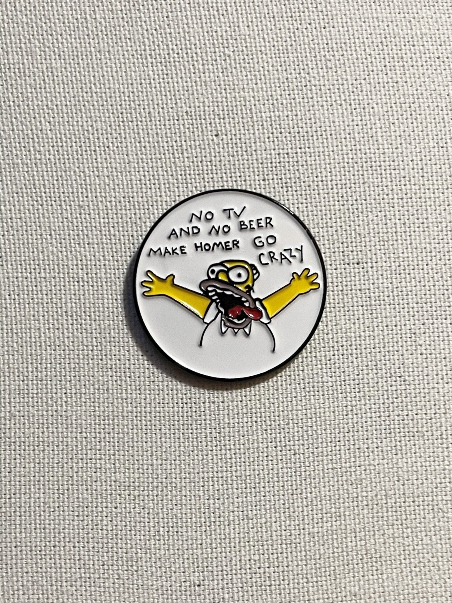 Homer Simpson No Tv Beer Make Go Crazy Die Simpsons Metall Emaille Pin Anstecker Anstecknadel Tasche Rucksack Abzeichen Accessoire Homer Simpson No Tv Beer Make Go Crazy Die Simpsons Metall Emaille Pin Anstecker Anstecknadel Tasche Rucksack Abzeichen Accessoire von CosyIslandLiving