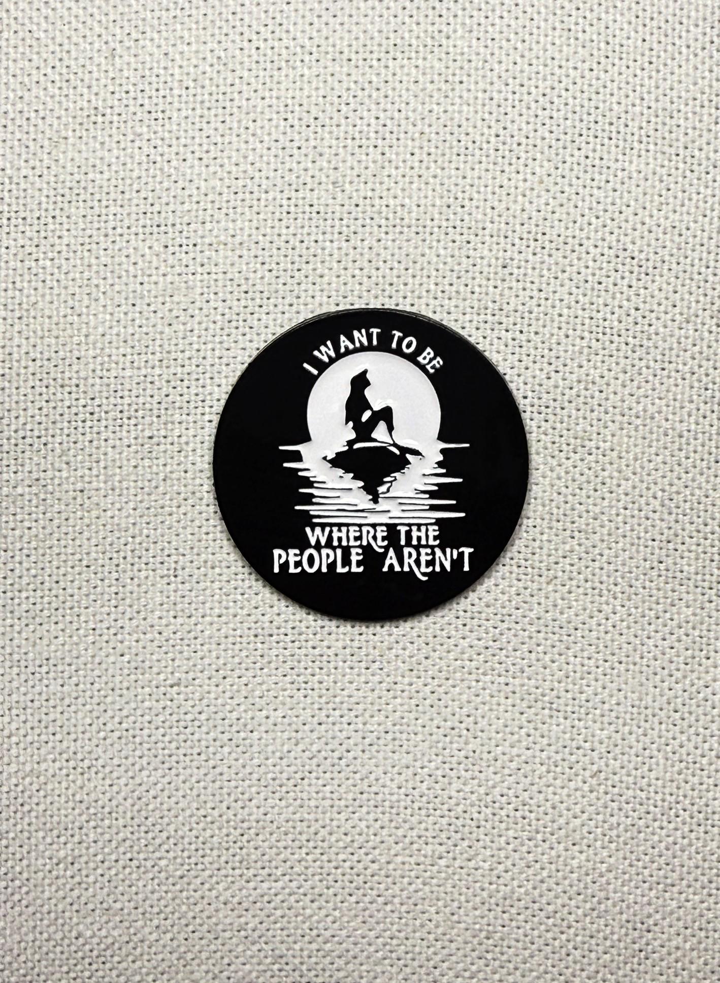 I Will To Be Where The People Aren't Metall Emaille Pin Anstecker Abzeichen Jacke Tasche Rucksack I Will To Be Where The People Aren't Metall Emaille Pin Anstecker Abzeichen Jacke Tasche Rucksack von CosyIslandLiving