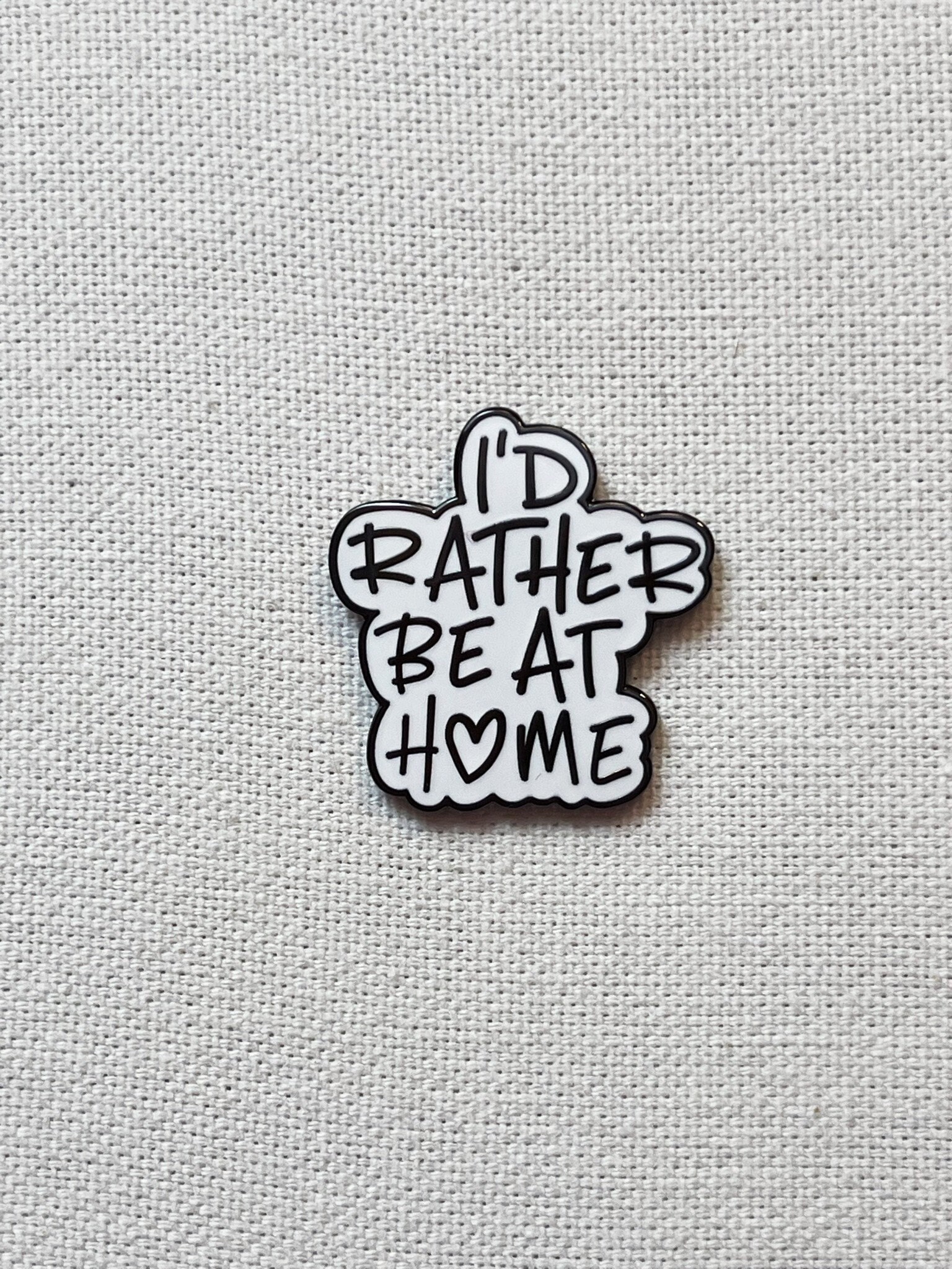 I'd Lieber Be At Home Metall Emaille Pin Anstecker Introvertiert Humor Anstecknadel Tasche Rucksack Abzeichen Accessoire I'd Lieber Be At Home Metall Emaille Pin Anstecker Introvertiert Humor Anstecknadel Tasche Rucksack Abzeichen Accessoire von CosyIslandLiving