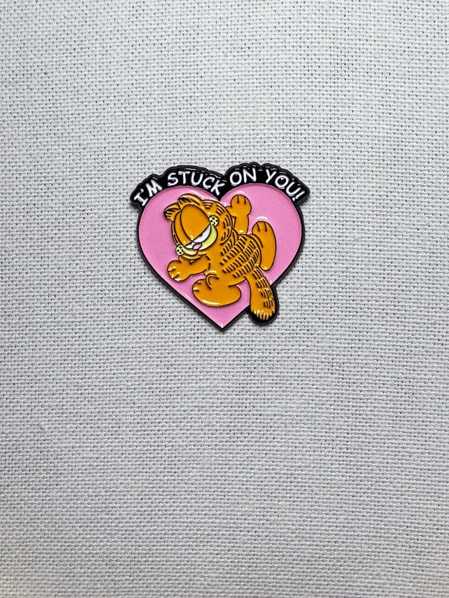 I'm Stuck On You Cartoon Cat Metall Emaille Pin Anstecker Anstecknadel Tasche Rucksack Jacke Anhänger Badge I'm Stuck On You Cartoon Cat Metall Emaille Pin Anstecker Anstecknadel Tasche Rucksack Jacke Anhänger Badge von CosyIslandLiving