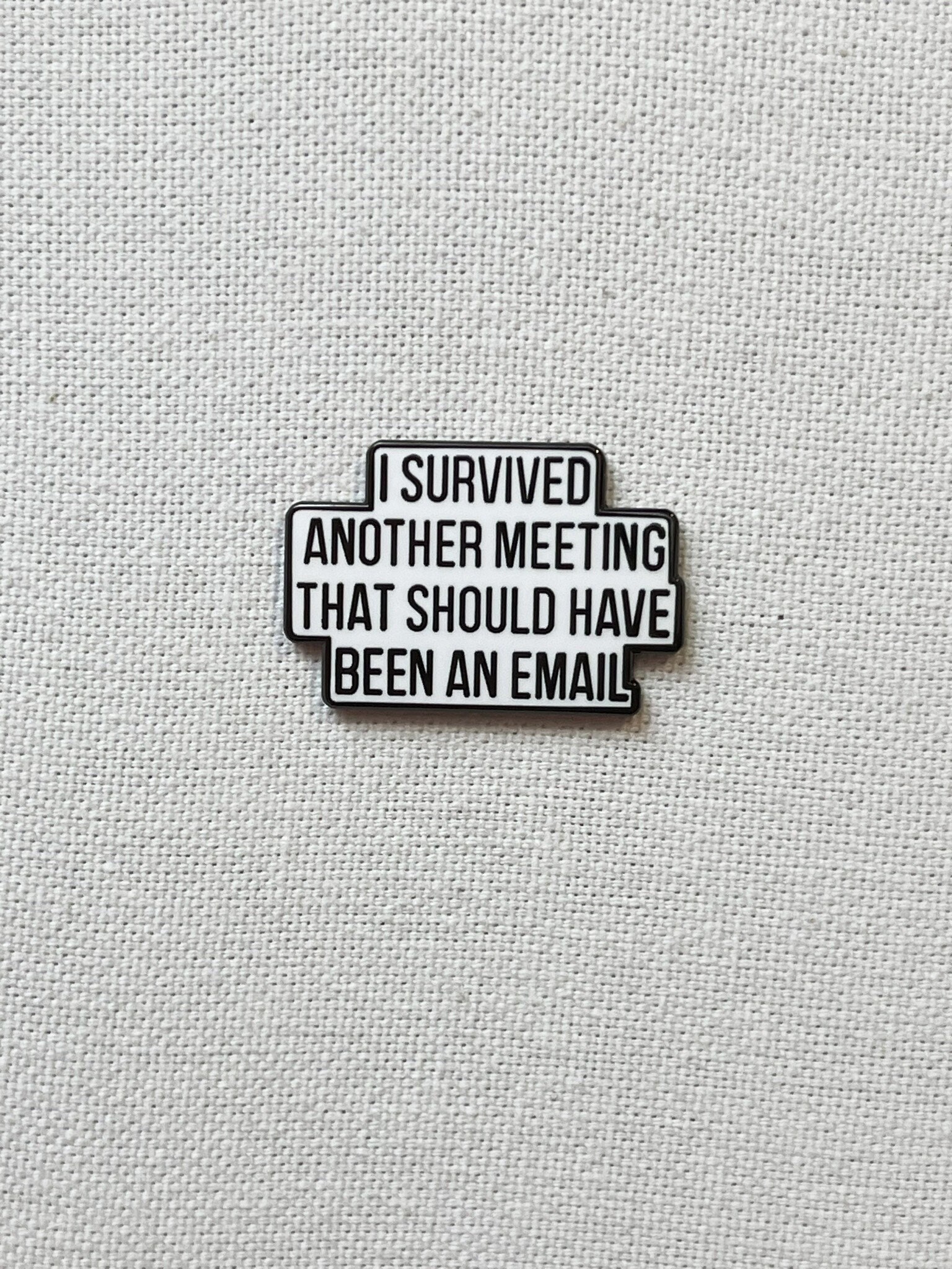 Ich Überlebte Ein Weiteres Treffen, Das Hätte Sein Sollen Ein Email Metall Emaille Pin Anstecker Humor Spruch Ich Überlebte Ein Weiteres Treffen, Das Hätte Sein Sollen Ein Email Metall Emaille Pin Anstecker Humor Spruch von CosyIslandLiving