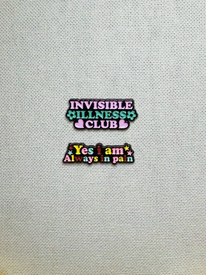 Invisible Illness Club +Yes I Am Immer in Schmerz Metall Emaille Pin Anstecker Brosche Set Invisible Illness Club +Yes I Am Immer in Schmerz Metall Emaille Pin Anstecker Brosche Set von CosyIslandLiving