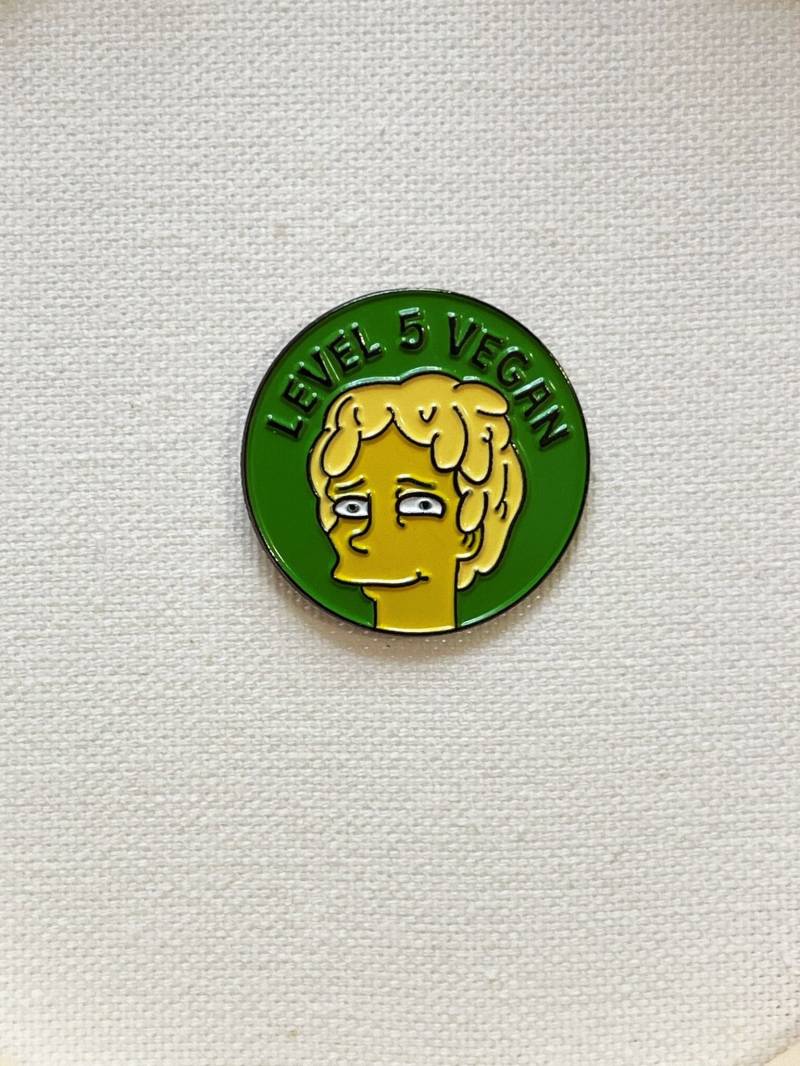 Jesse Grass Level 5 Vegan Die Simpsons Metall Emaille Pin Anstecker Veganer Veganerin Aktivistin Jesse Grass Level 5 Vegan Die Simpsons Metall Emaille Pin Anstecker Veganer Veganerin Aktivistin von CosyIslandLiving