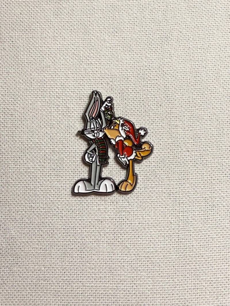 Kiss Under The Mistletoe Cartoon Bunnies Metall Emaille Pin Set Anstecker Anstecknadel Jacke Tasche Rucksack Badge Accessoires Kiss Under The Mistletoe Cartoon Bunnies Metall Emaille Pin Set Anstecker Anstecknadel Jacke Tasche Rucksack Badge Accessoires von CosyIslandLiving