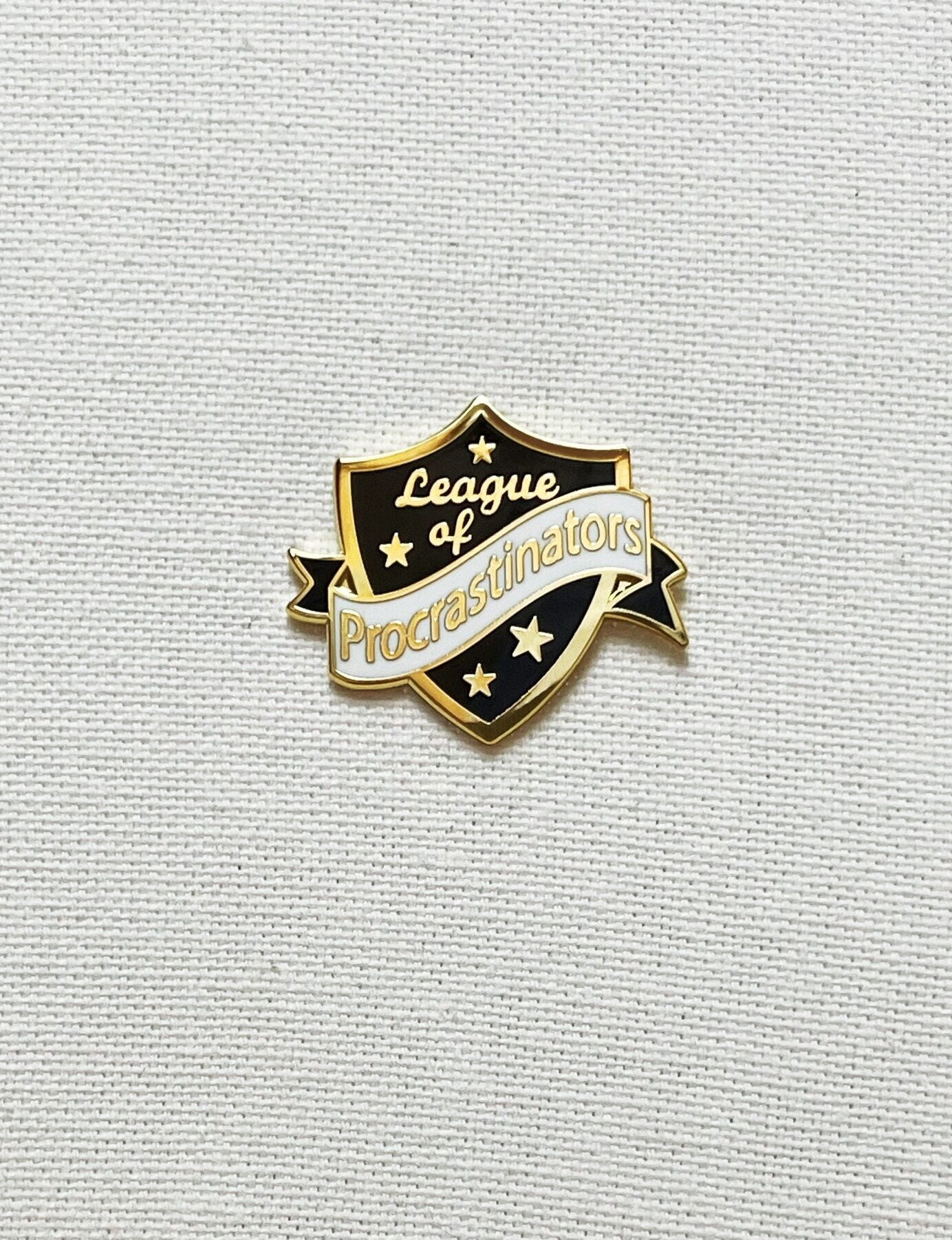 League Of Procrastinators Metall Emaille Pin Anstecker Anstecknadel Tasche Rucksack Abzeichen Accessoire League Of Procrastinators Metall Emaille Pin Anstecker Anstecknadel Tasche Rucksack Abzeichen Accessoire von CosyIslandLiving