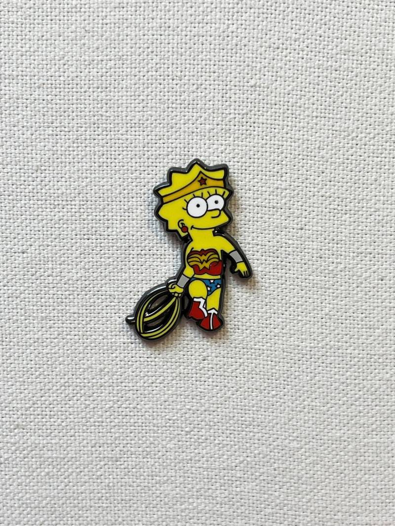 Lisa Simpson Die Simpsons Metall Emaille Pin Anstecker Anstecknadel Tasche Rucksack Abzeichen Accessoire Lisa Simpson Die Simpsons Metall Emaille Pin Anstecker Anstecknadel Tasche Rucksack Abzeichen Accessoire von CosyIslandLiving