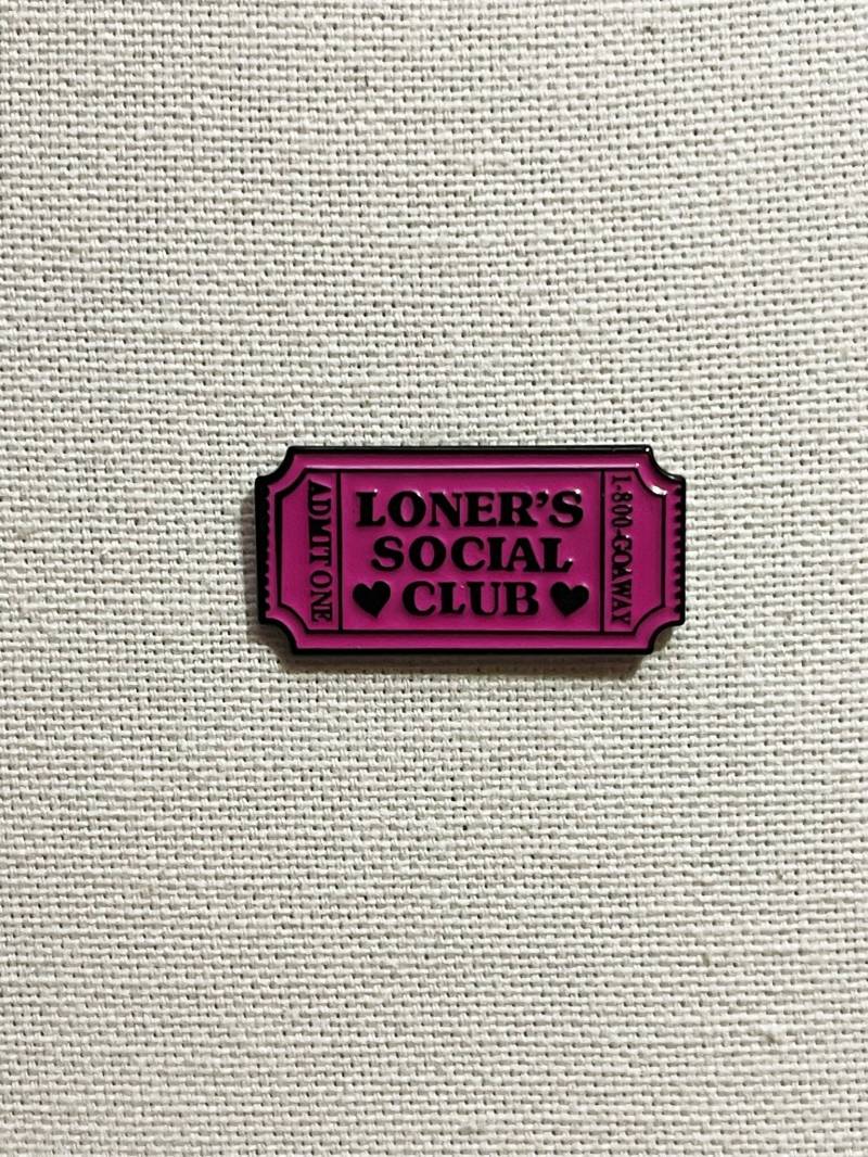Loner's Social Club Ticket Metall Emaille Pin Anstecker Spruch Anstecknadel Tasche Rucksack Badge Accessoire Loner's Social Club Ticket Metall Emaille Pin Anstecker Spruch Anstecknadel Tasche Rucksack Badge Accessoire von CosyIslandLiving