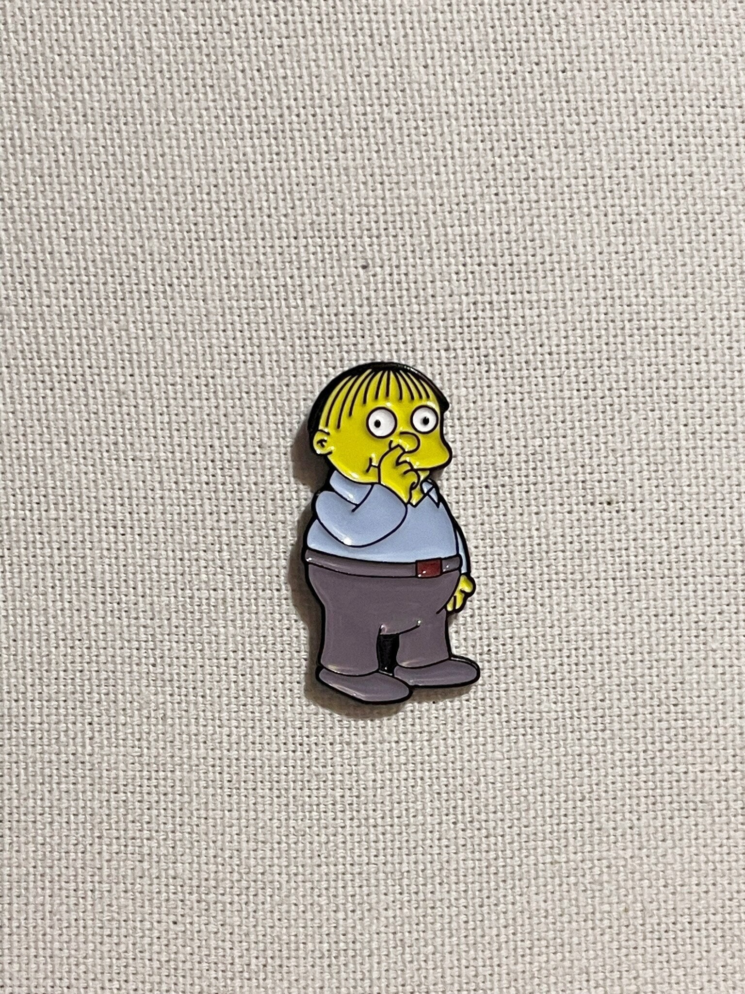 Ralph Wiggum Die Simpsons Metall Emaille Pin Anstecker Anstecknadel Tasche Rucksack Abzeichen Accessoire Ralph Wiggum Die Simpsons Metall Emaille Pin Anstecker Anstecknadel Tasche Rucksack Abzeichen Accessoire von CosyIslandLiving