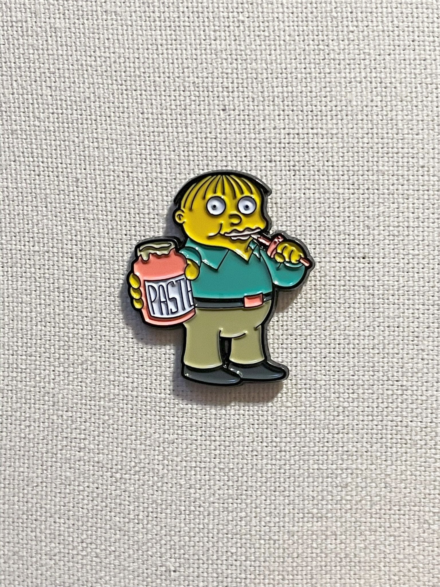 Ralph Wiggum Paste Die Simpsons Metall Emaille Pin Anstecker Anstecknadel Tasche Rucksack Abzeichen Accessoire Ralph Wiggum Paste Die Simpsons Metall Emaille Pin Anstecker Anstecknadel Tasche Rucksack Abzeichen Accessoire von CosyIslandLiving