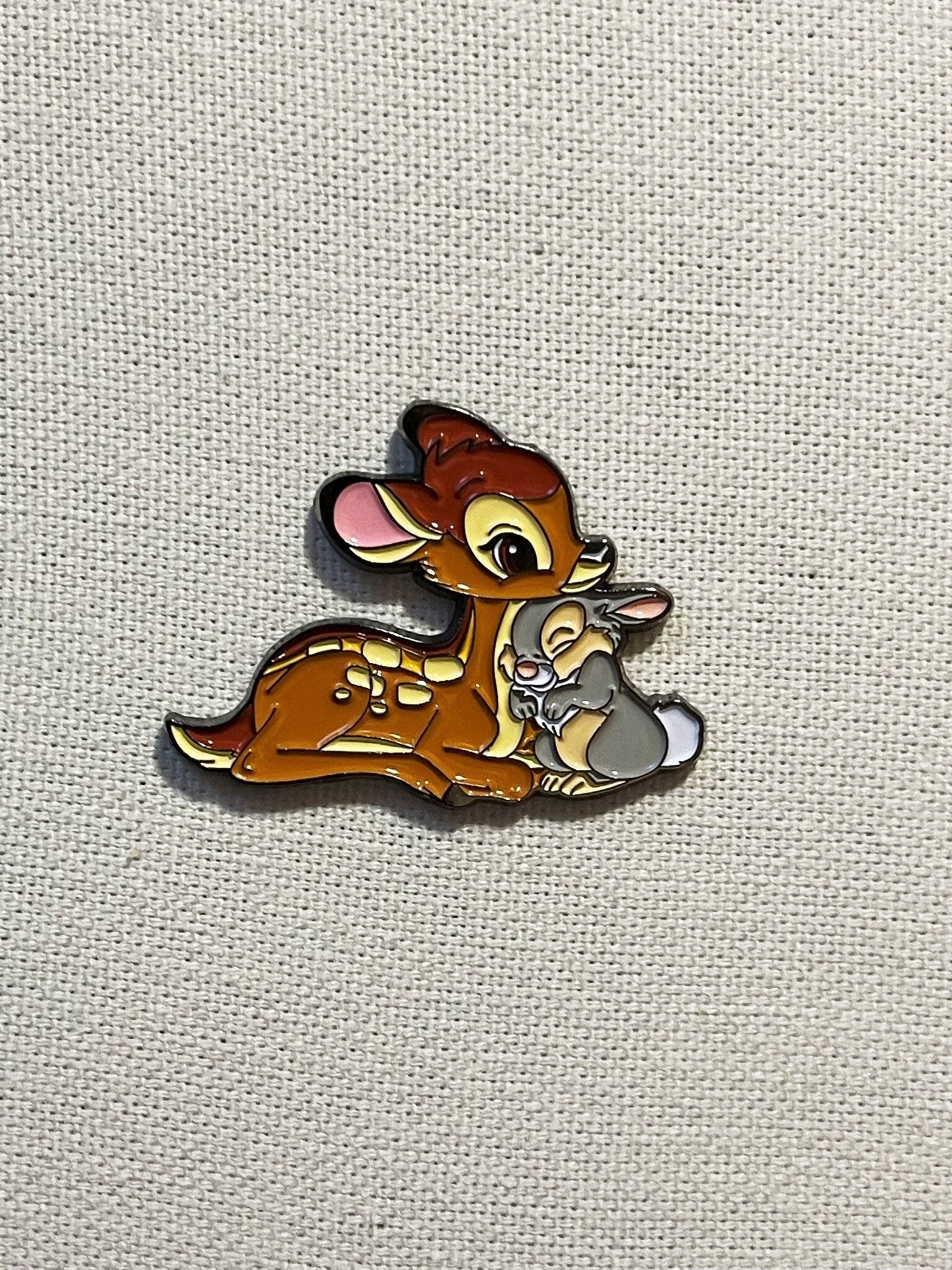 Reh & Kaninchen 90Er Metall Emaille Pin Anstecker Anstecknadel Tasche Rucksack Abzeichen Accessoire von CosyIslandLiving