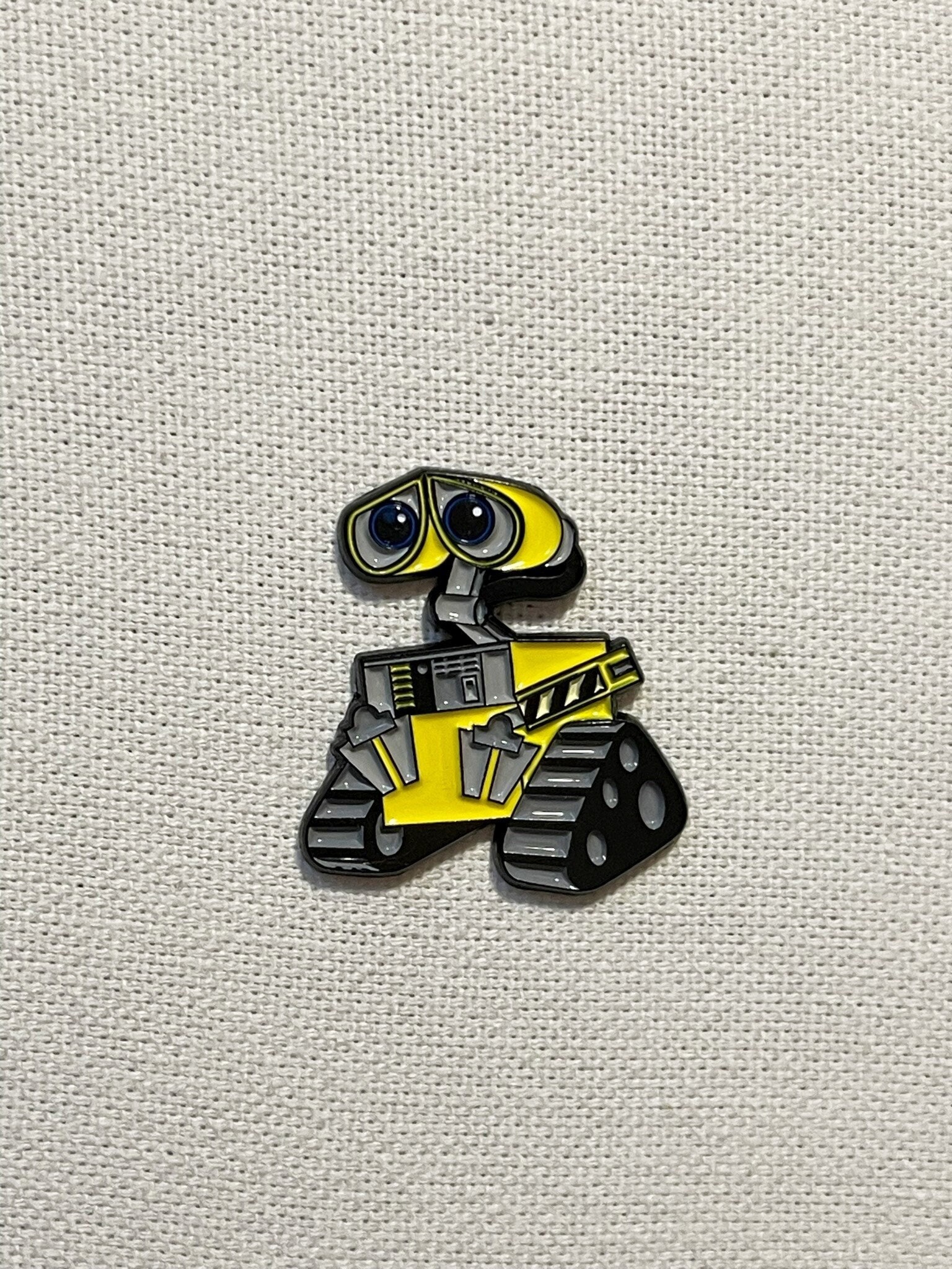 Roboter Metall Emaille Pin Anstecker Anstecknadel Tasche Rucksack Abzeichen Accessoire Roboter Metall Emaille Pin Anstecker Anstecknadel Tasche Rucksack Abzeichen Accessoire von CosyIslandLiving