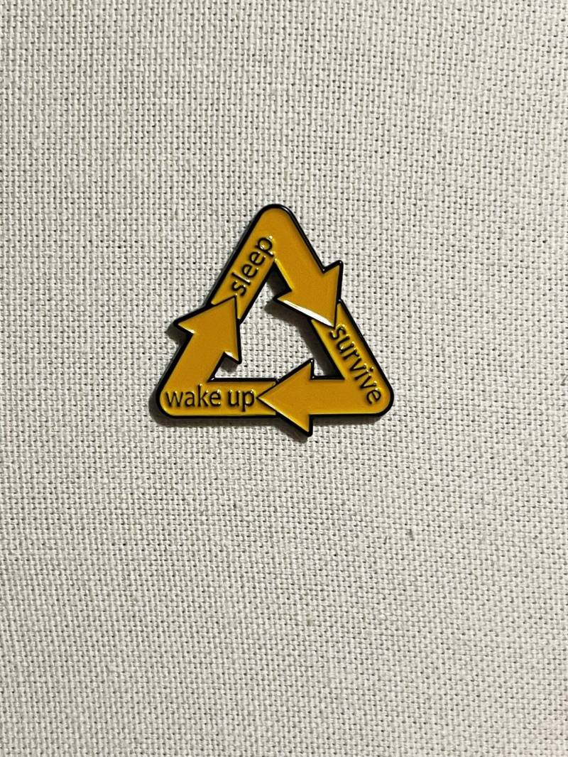 Sleep Survive Wake Up Wiederholen Metall Emaille Pin Anstecker Herstellen Anstecknadel Tasche Rucksack Abzeichen Accessoire Sleep Survive Wake Up Wiederholen Metall Emaille Pin Anstecker Herstellen Anstecknadel Tasche Rucksack Abzeichen Accessoire von CosyIslandLiving