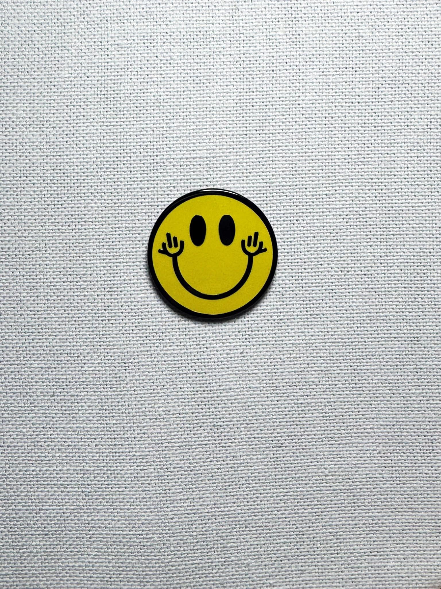 Smiley Metall Emaille Pin Anstecker Humor Anstecknadel Tasche Rucksack Jacke Anhänger Badge von CosyIslandLiving