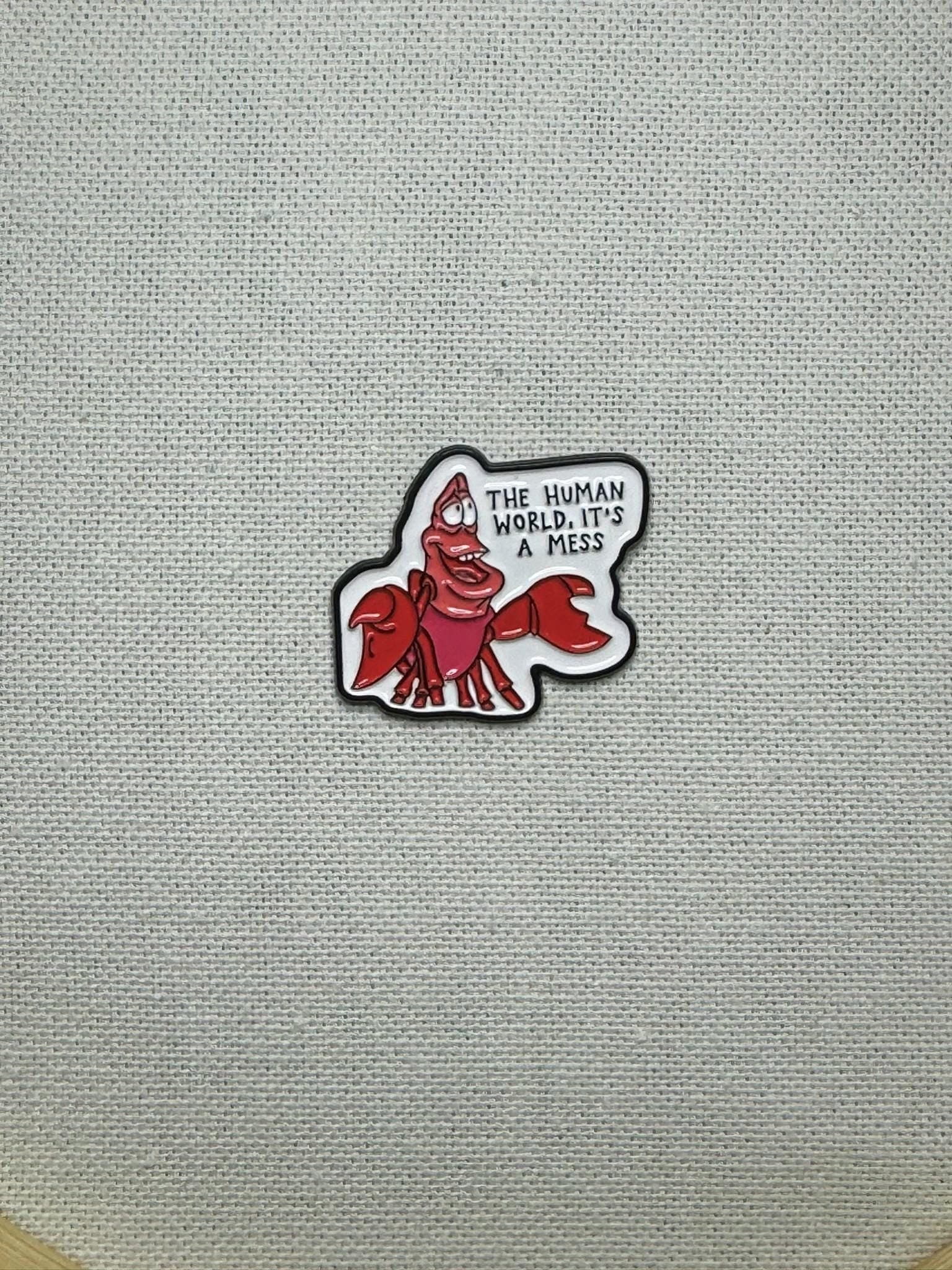 The Human World It's A Mess Metall Emaille Pin Anstecker Versehen Abzeichen Jacke Tasche Rucksack The Human World It's A Mess Metall Emaille Pin Anstecker Versehen Abzeichen Jacke Tasche Rucksack von CosyIslandLiving