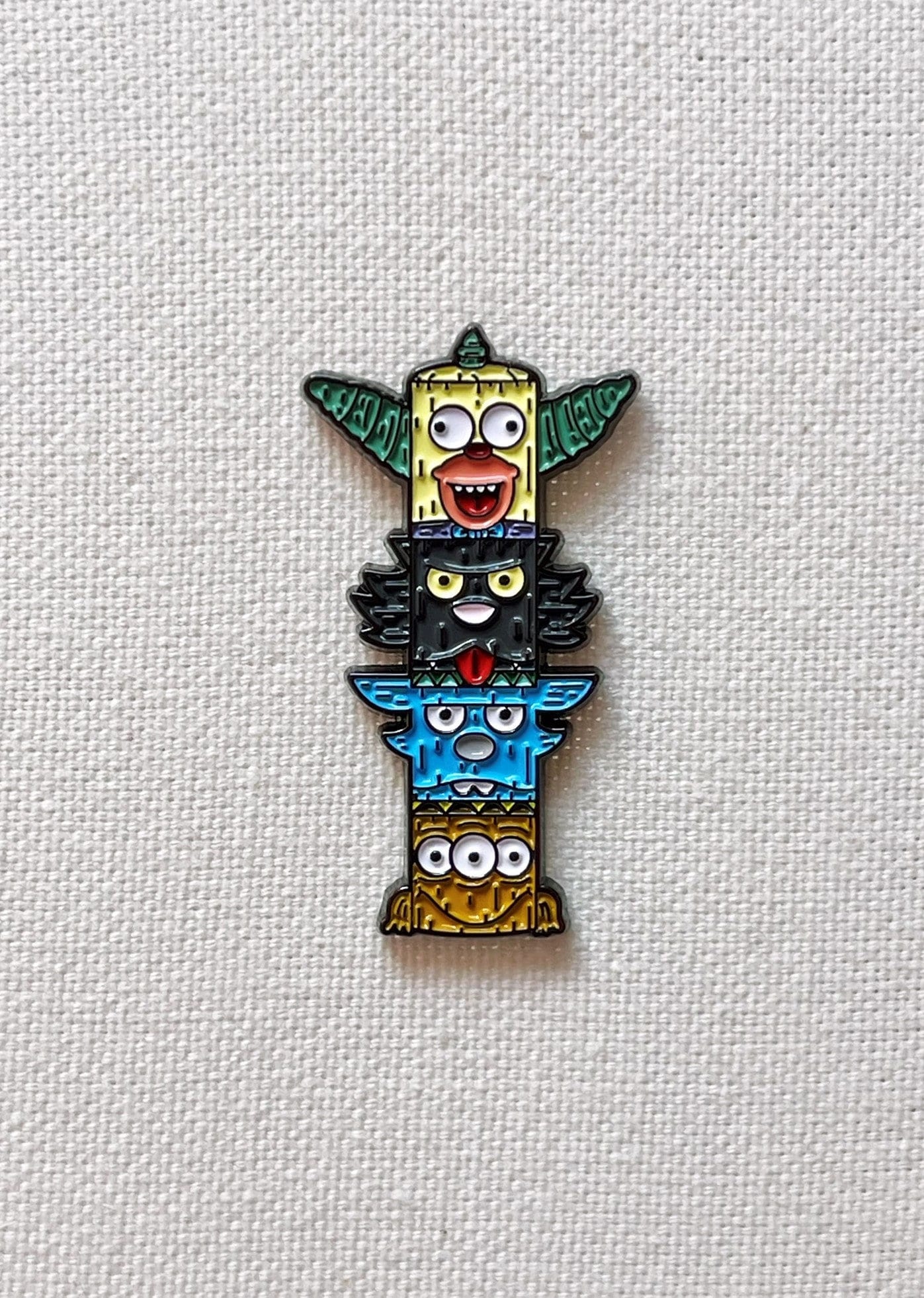 Totempfahl Die Simpsons Metall Emaille Pin Anstecker Anstecknadel Tasche Rucksack Abzeichen Accessoires Totempfahl Die Simpsons Metall Emaille Pin Anstecker Anstecknadel Tasche Rucksack Abzeichen Accessoires von CosyIslandLiving
