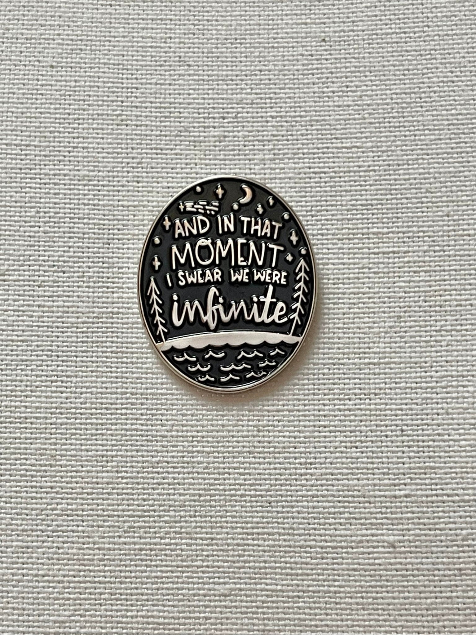 Und in Diesem Moment, Ich Schwöre, Wir Waren Unendlich. Metall Emaille Pin Anstecker Spruch Anstecknadel Tasche Rucksack Abzeichen Accessoire von CosyIslandLiving