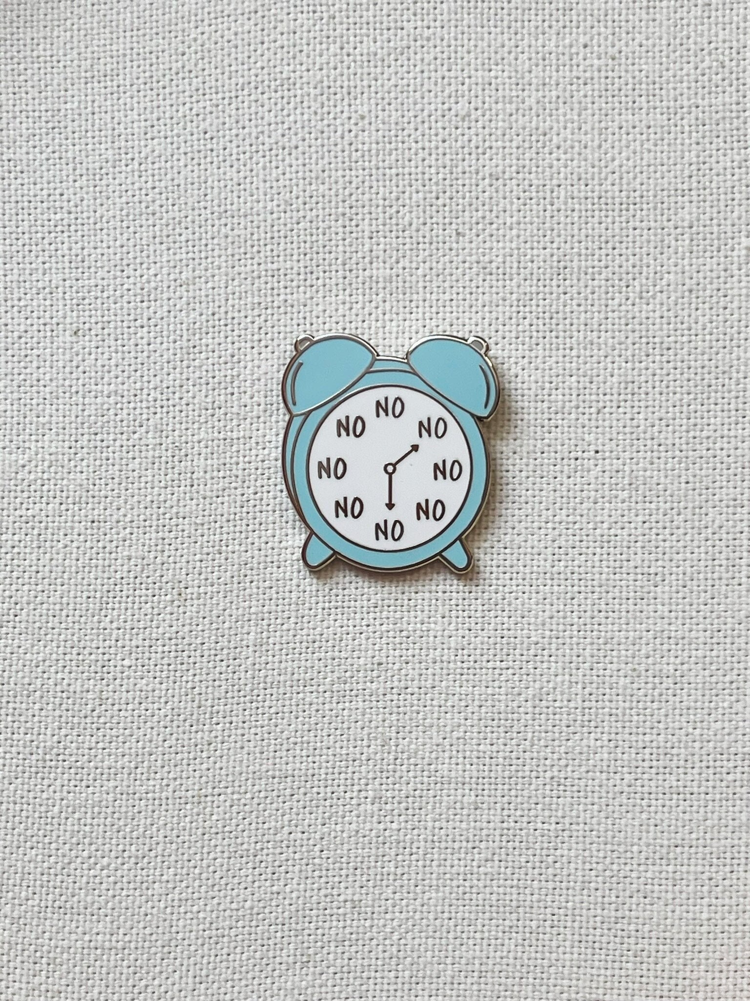 Vintage Analog Wecker Metall Emaille Pin Anstecker Retro Uhr Anstecknadel Tasche Rucksack Accessoire Vintage Analog Wecker Metall Emaille Pin Anstecker Retro Uhr Anstecknadel Tasche Rucksack Accessoire von CosyIslandLiving
