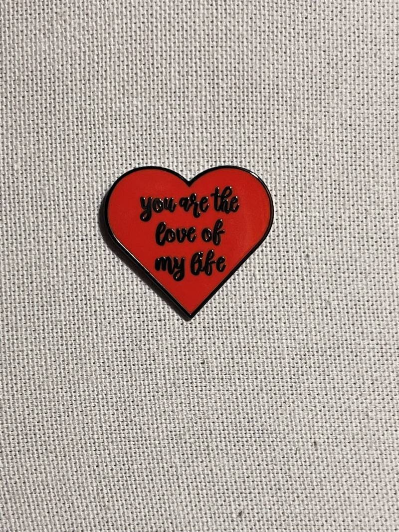 You Are The Love Of My Life Metall Emaille Pin Anstecker Herz Anstecknadel Tasche Rucksack Abzeichen Accessoire You Are The Love Of My Life Metall Emaille Pin Anstecker Herz Anstecknadel Tasche Rucksack Abzeichen Accessoire von CosyIslandLiving