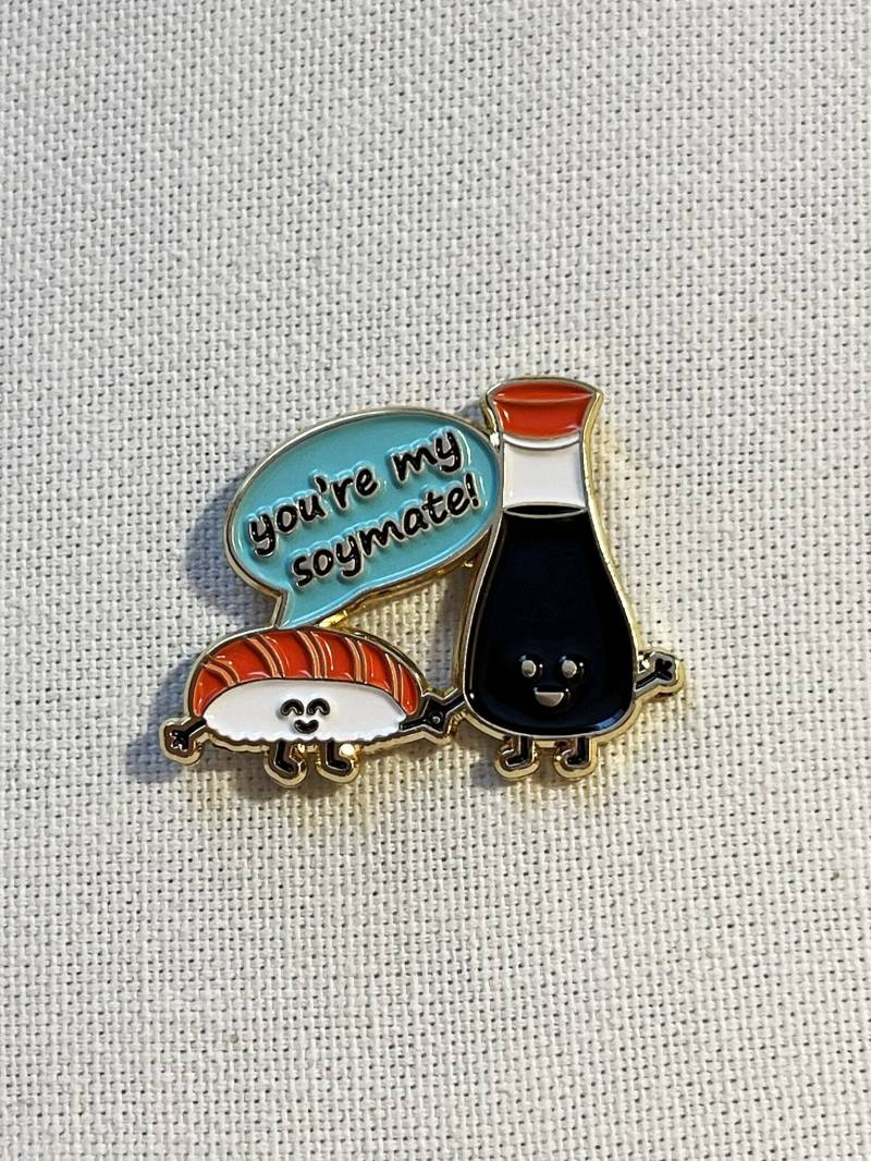 You're My Soulmate Metall Emaille Pin Anstecker Versehen Sake Nigiri Sushi Sojasauce Spender Flasche You're My Soulmate Metall Emaille Pin Anstecker Versehen Sake Nigiri Sushi Sojasauce Spender Flasche von CosyIslandLiving