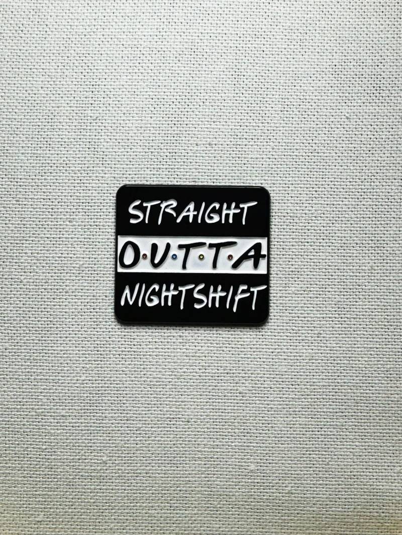 straight Outta Nachtschicht Metall Emaille Pin Anstecker Jacke Tasche Rucksack Badge straight Outta Nachtschicht Metall Emaille Pin Anstecker Jacke Tasche Rucksack Badge von CosyIslandLiving