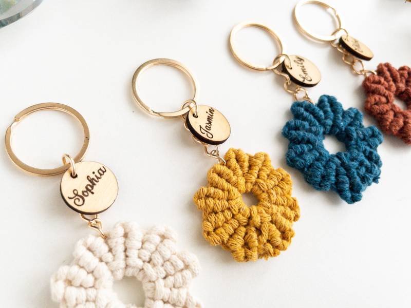 Personalisierte Makramee Schlüsselanhänger Party Gastgeschenk, Einzigartige Hochzeitsgastgeschenke Personalisierte Makramee Schlüsselanhänger Party Gastgeschenk, Einzigartige Hochzeitsgastgeschenke von Cotoknot