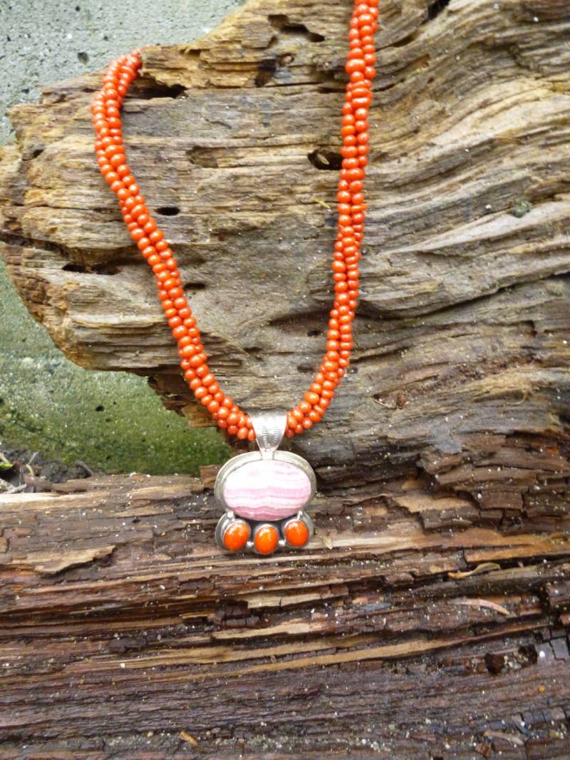 Südwestlichen Stil Sterlingsilber Und Roten Korallen Pendent Halskette Südwestlichen Stil Sterlingsilber Und Roten Korallen Pendent Halskette von CottageMtnTreasures