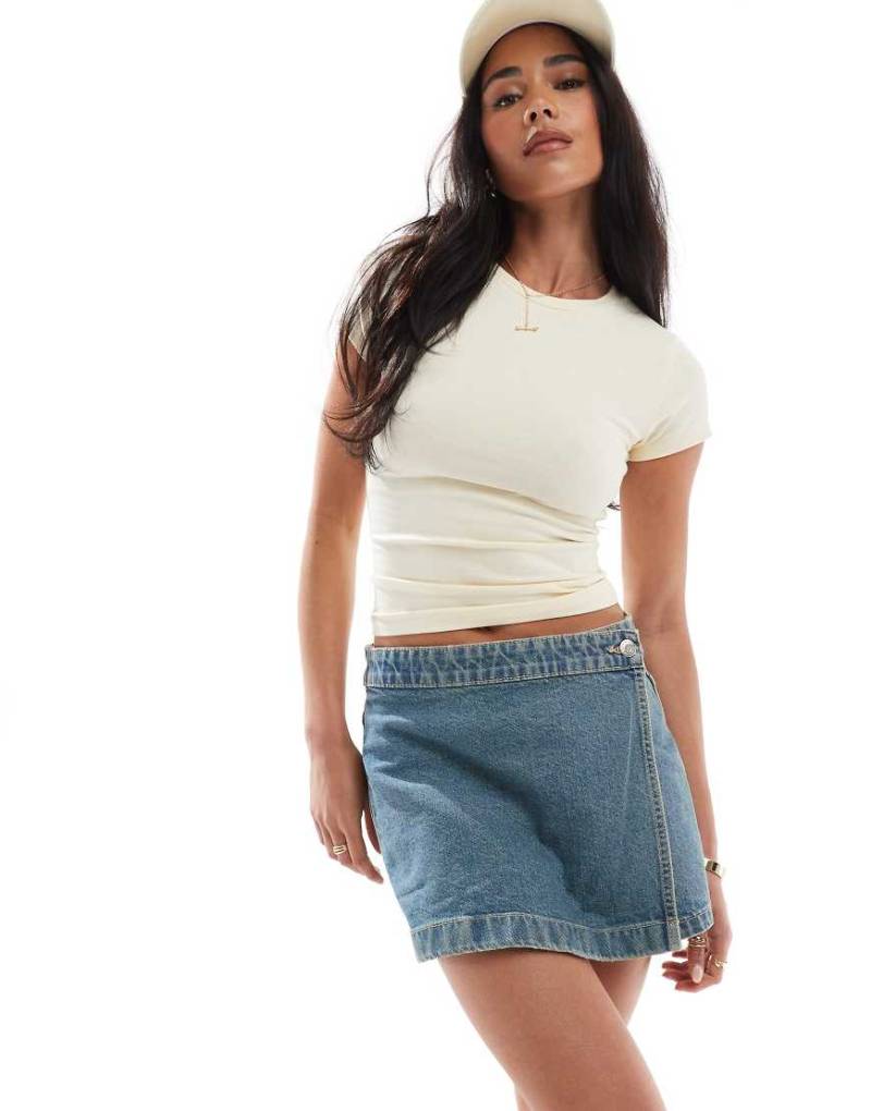 Cotton On - Asymmetrisch geschnittener Wickelskort in Sahara-Blau von Cotton On