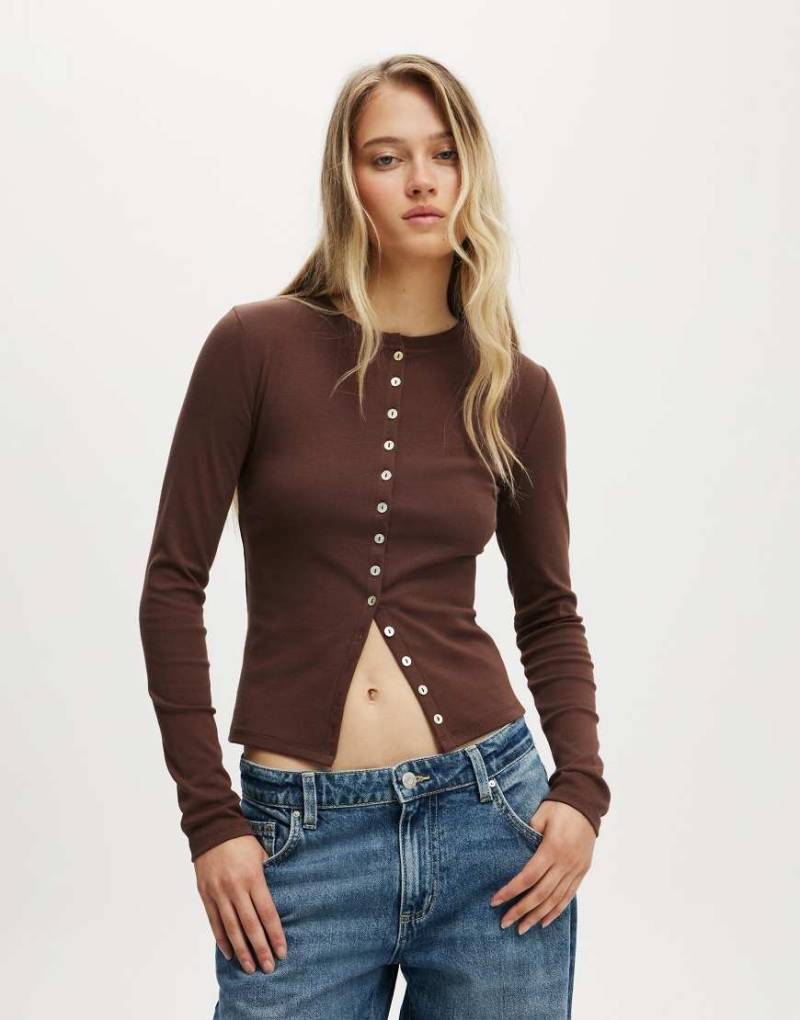 Cotton On - Bailey - Strickjacke in Braun mit Knopfdetail-Brown von Cotton:On