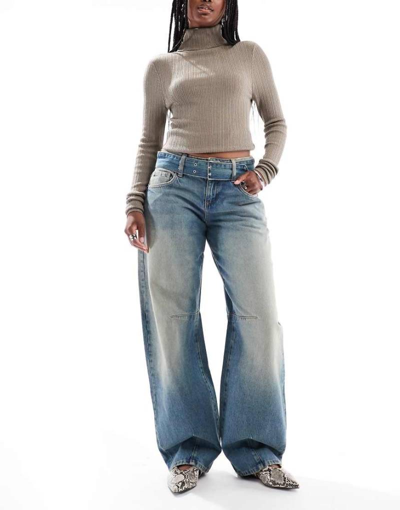 Cotton On - Barrel-Jeans in Vertigo-Blau mit niedrigem Bund von Cotton On